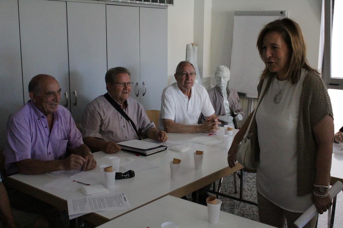  Visita del alcalde al Centro Municipal 'Tierra Charra' 