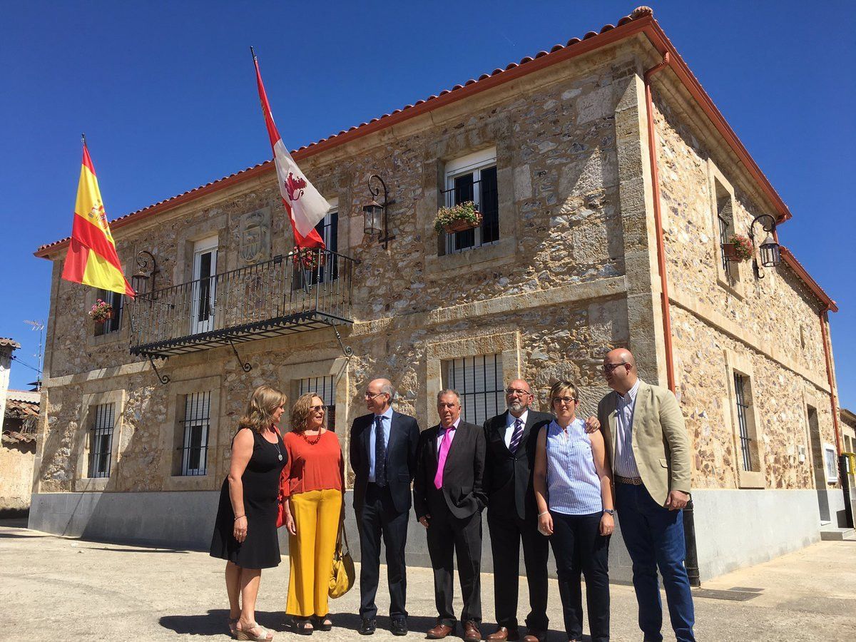  El presidente de la Diputación inaugura el nuevo Ayuntamiento de Golpejas 