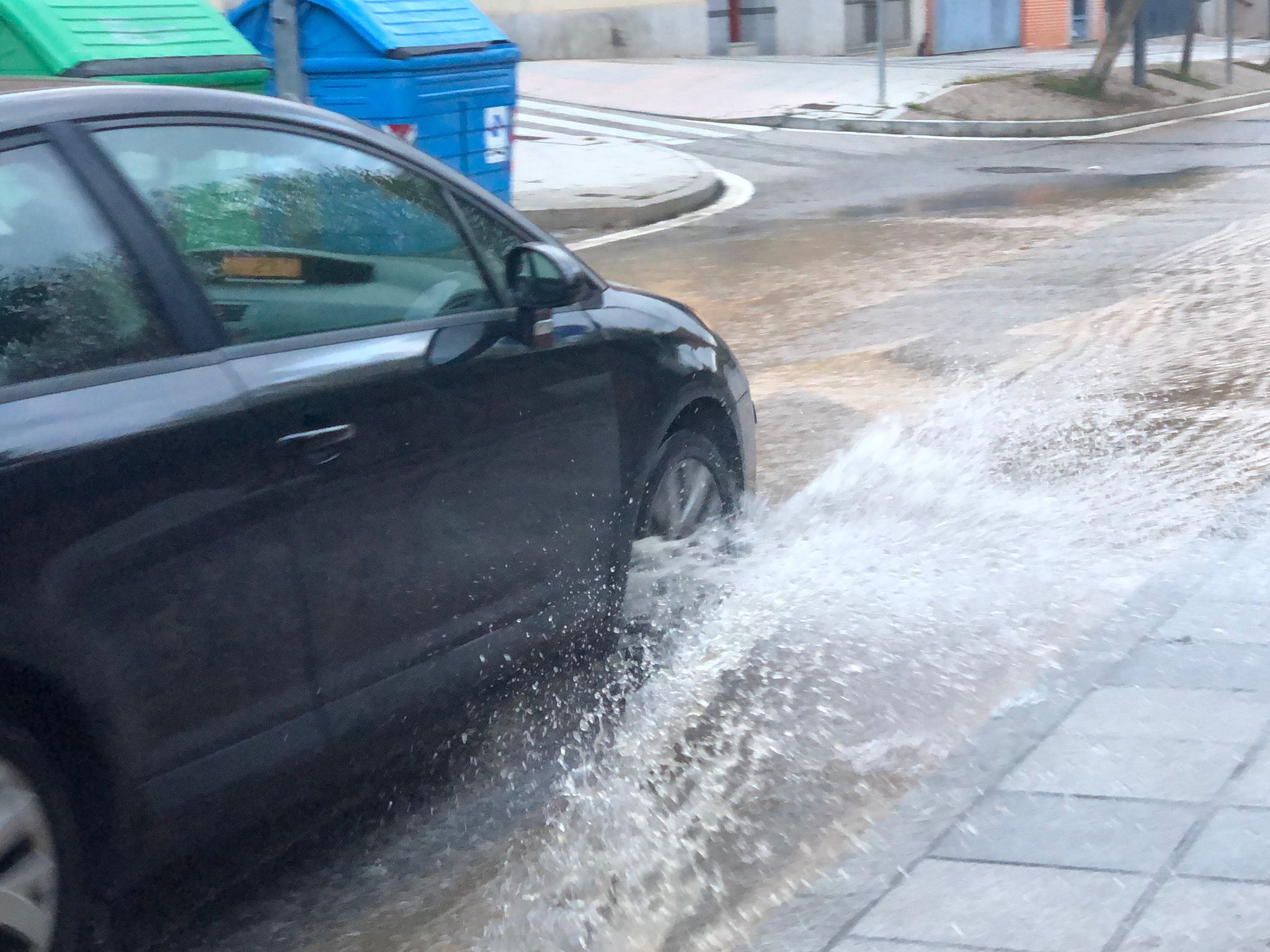 Bolsas de agua en Salamanca a consecuencia de las intensas lluvias durante la tarde del viernes