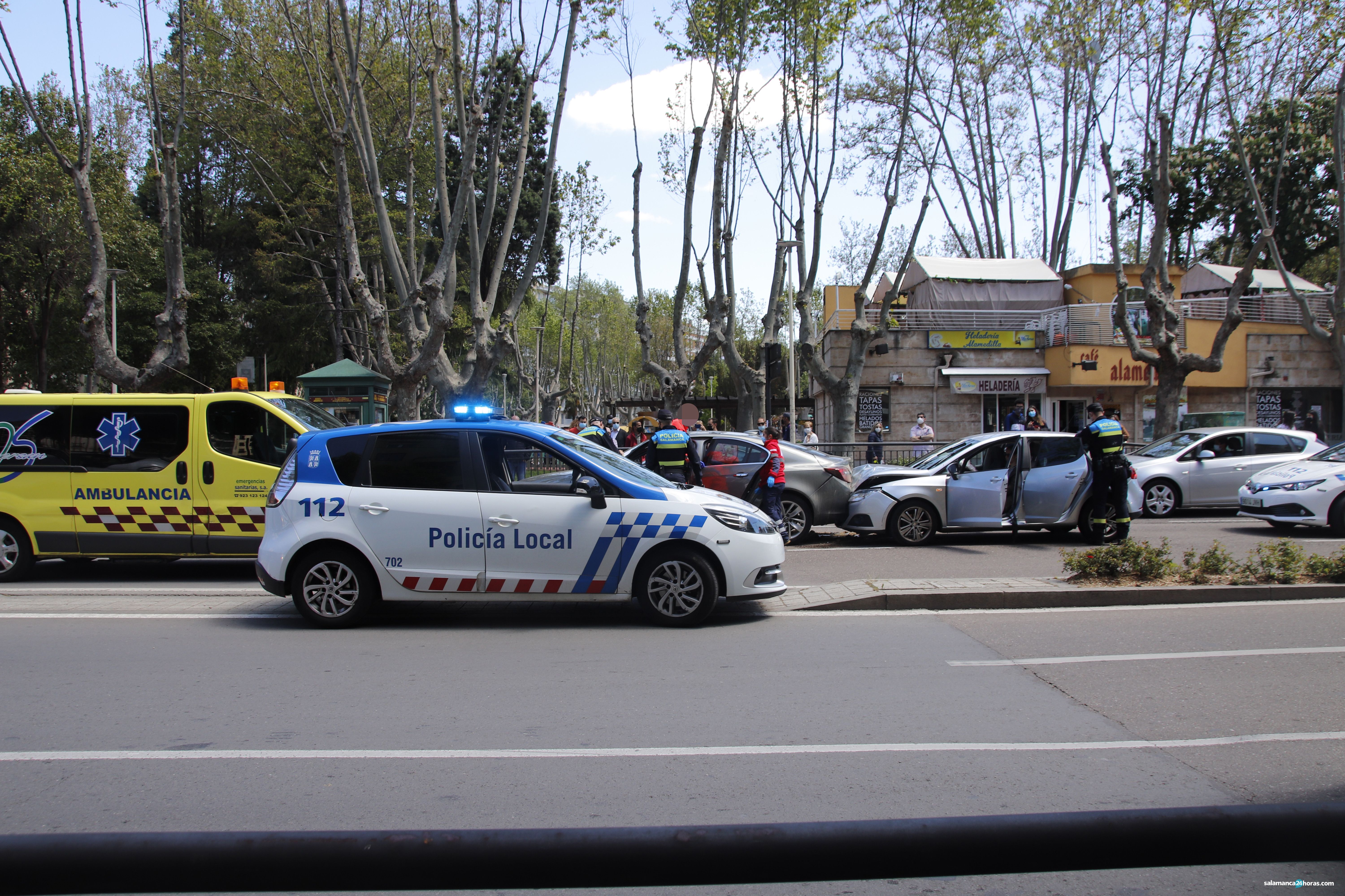 Accidente de tráfico ocurrido en la confluencia de Canalejas con la plaza de España