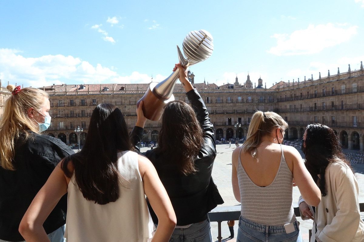 Recepción en el Ayuntamiento de Salamanca al Perfumerías Avenida tras proclamarse campeón de la Liga Endesa Femenina