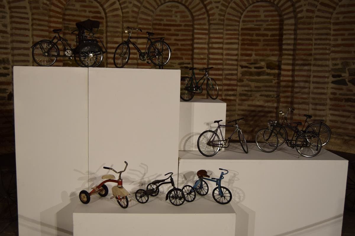  Exposición de bicicletas en miniatura 