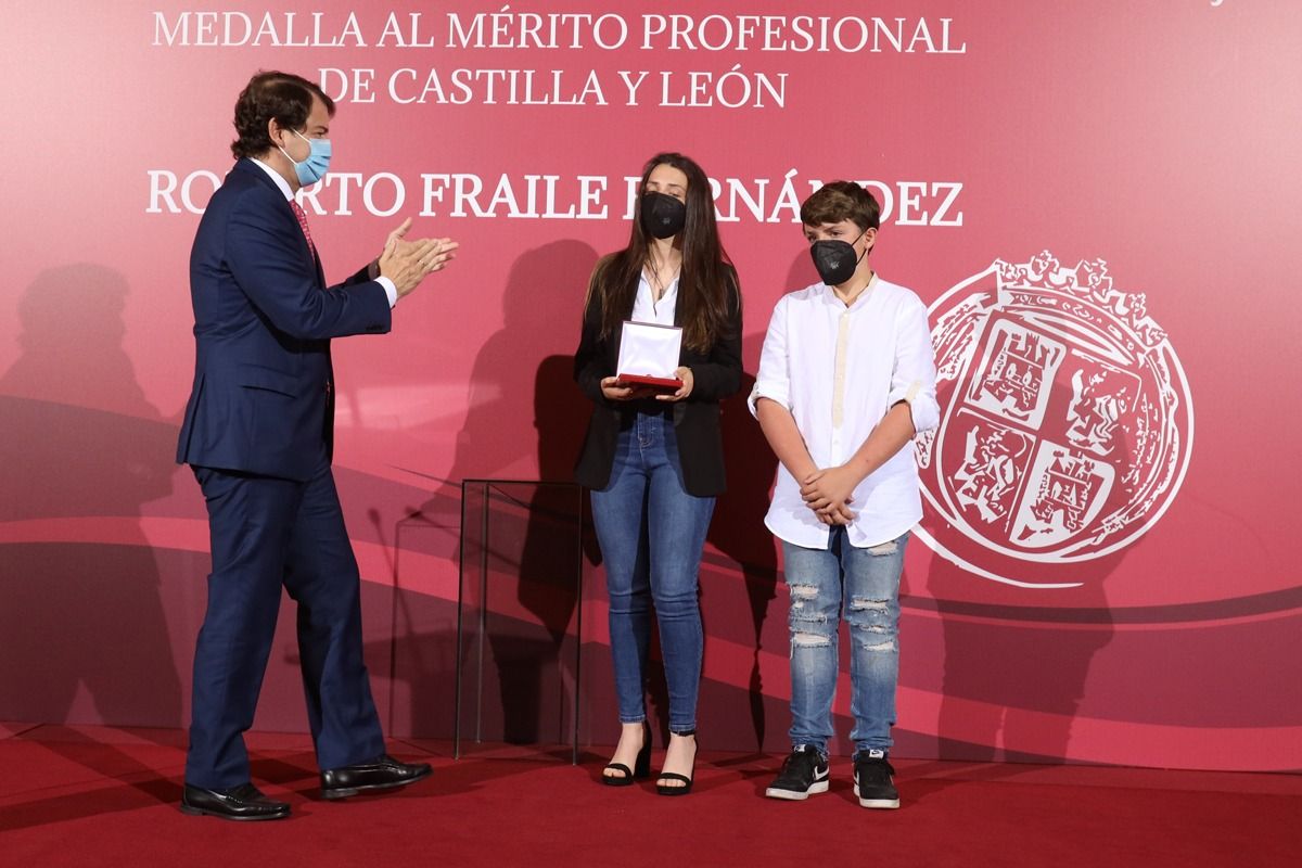 La Junta entrega la Medalla al Mérito Profesional a Roberto Fraile (13)