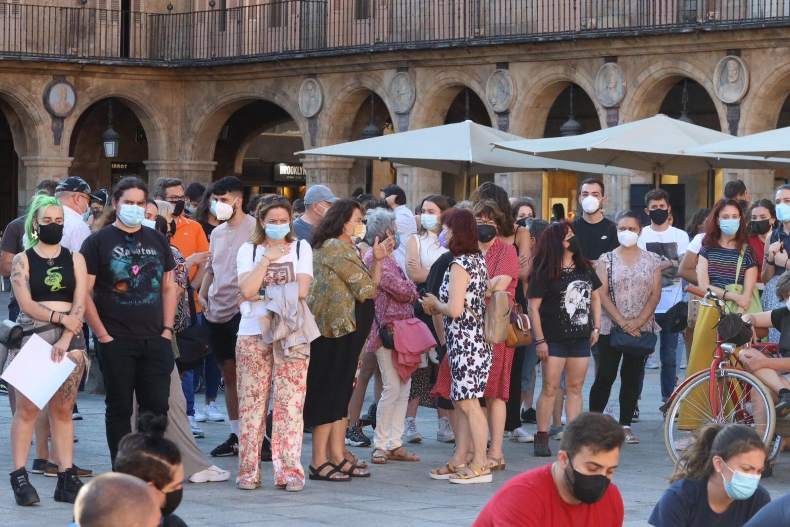 Concentración en la Plaza Mayor de Salamanca por el asesinato de un joven en Galicia (10)
