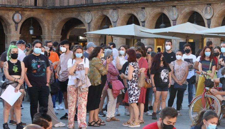 Concentración en la Plaza Mayor de Salamanca por el asesinato de un joven en Galicia (10)