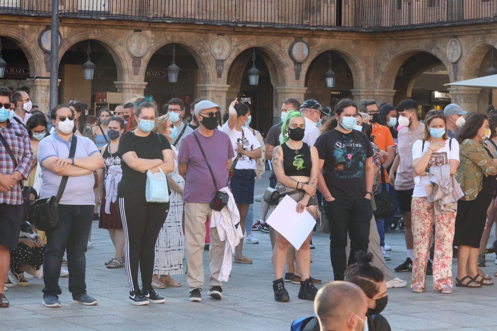Concentración en la Plaza Mayor de Salamanca por el asesinato de un joven en Galicia (14)