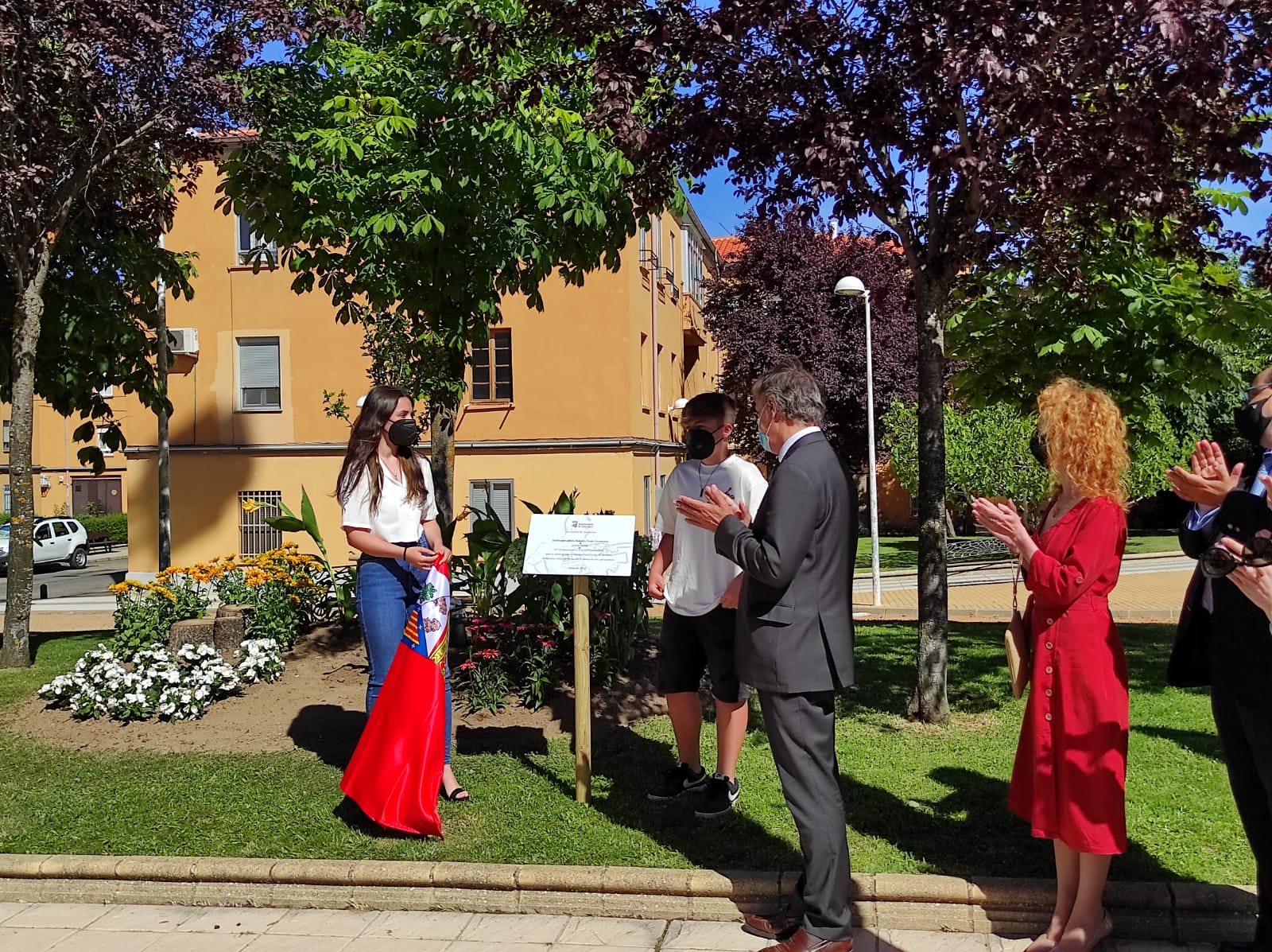Acto de inauguración de un jardín en Salamanca en honor a Roberto Fraile.