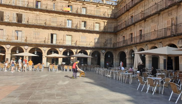 Repartidores en el centro de Salamanca (4)
