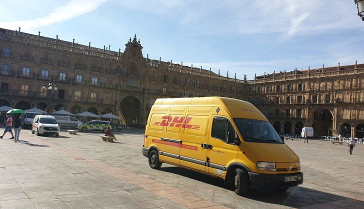 Repartidores en el centro de Salamanca (1)