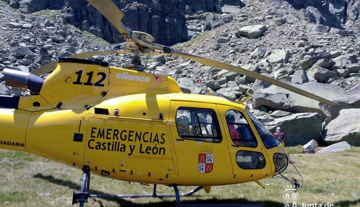 Helicoptero de protección civil rescata a un montañero en la sierra de candelario (1)