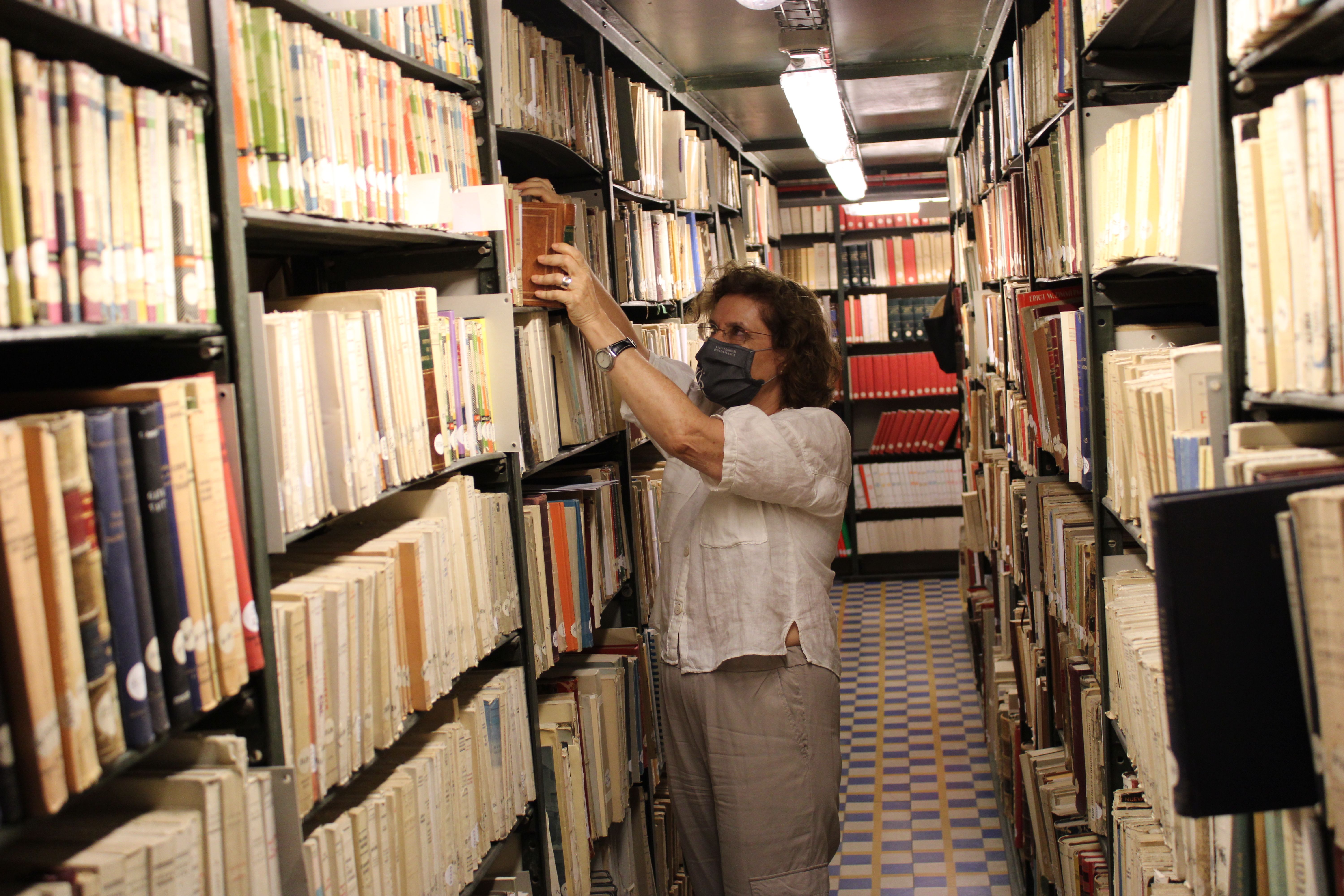Biblioteca USAL, serendipias, libros históricos, directora de la biblioteca de la USAL, libros (38)