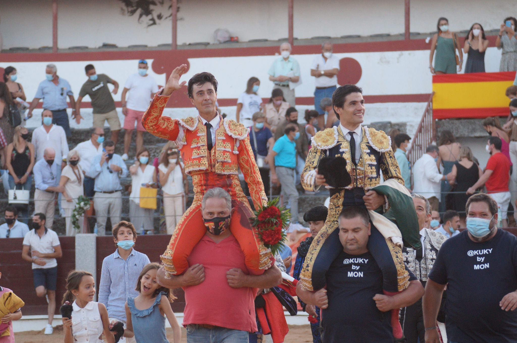 El Capea y Pablo Aguado salen a hombros de la plaza de Guijuelo