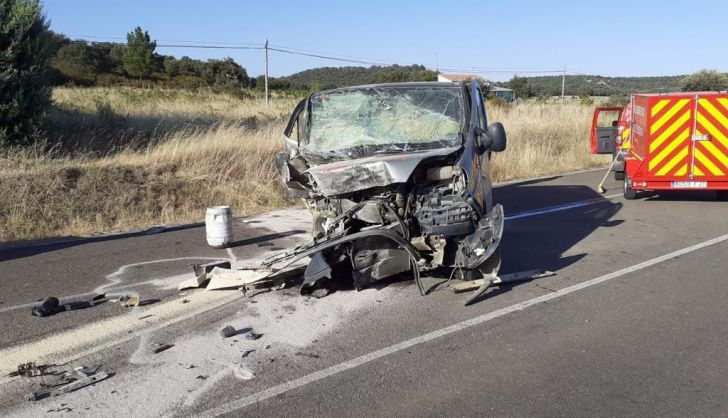 Accidente entre dos vehículos en Aldearrodrigo (3)
