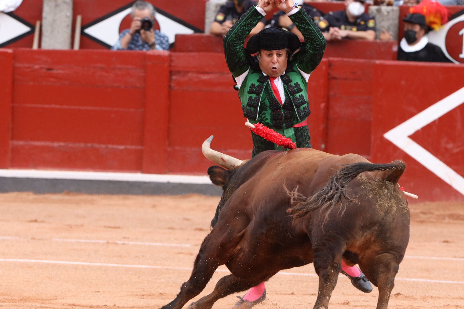 López Chaves (primer toro)    Primera corrida de abono de la Feria Virgen de la Vega 2021 (10)