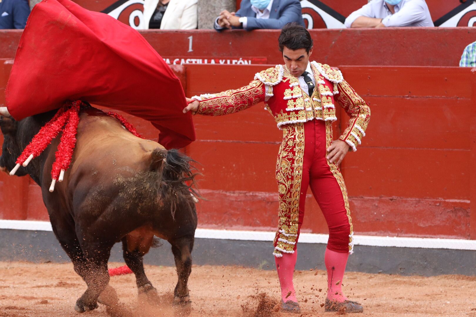 López Chaves (primer toro)    Primera corrida de abono de la Feria Virgen de la Vega 2021 (12)