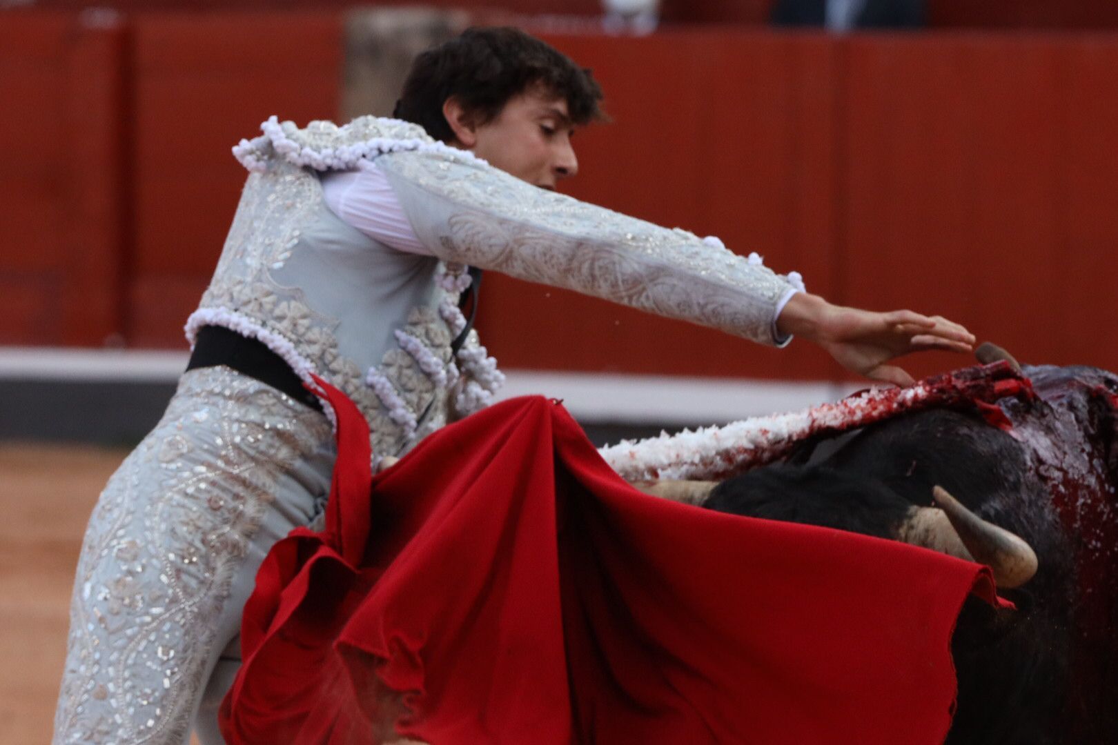 Andrés Roca Rey (primer toro) Primera corrida de abono de la Feria Virgen de la Vega 2021(3)