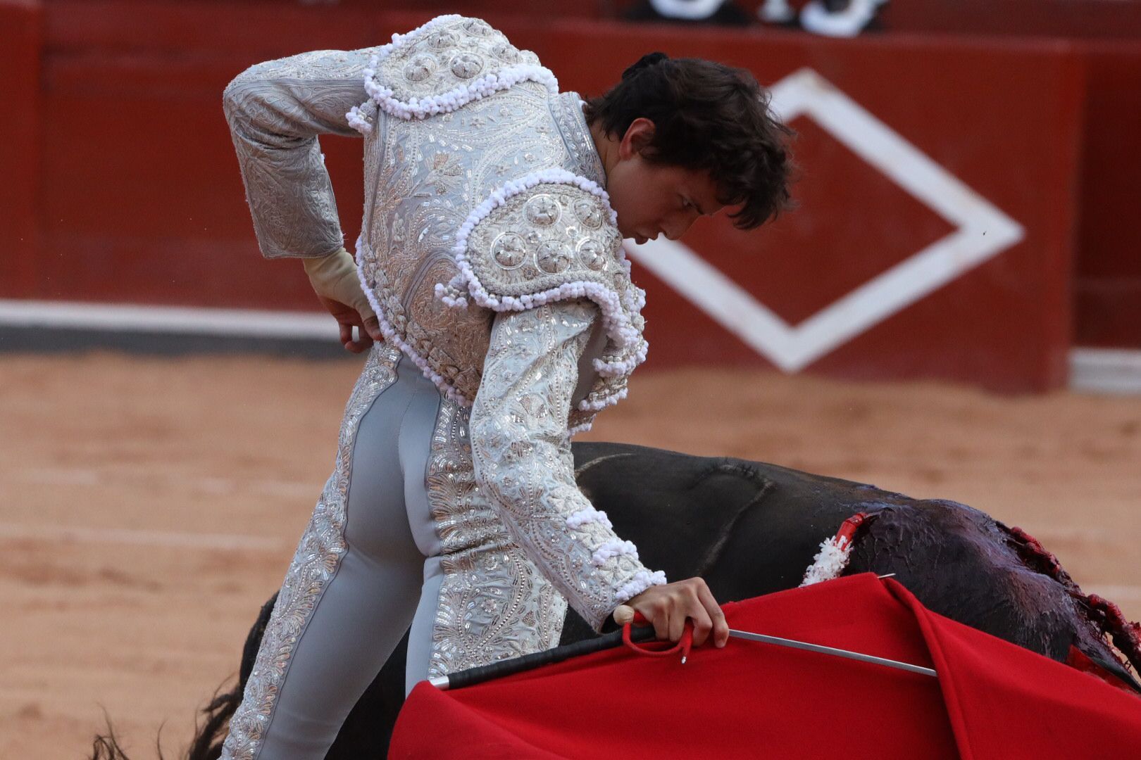 Andrés Roca Rey (primer toro) Primera corrida de abono de la Feria Virgen de la Vega 2021(5)