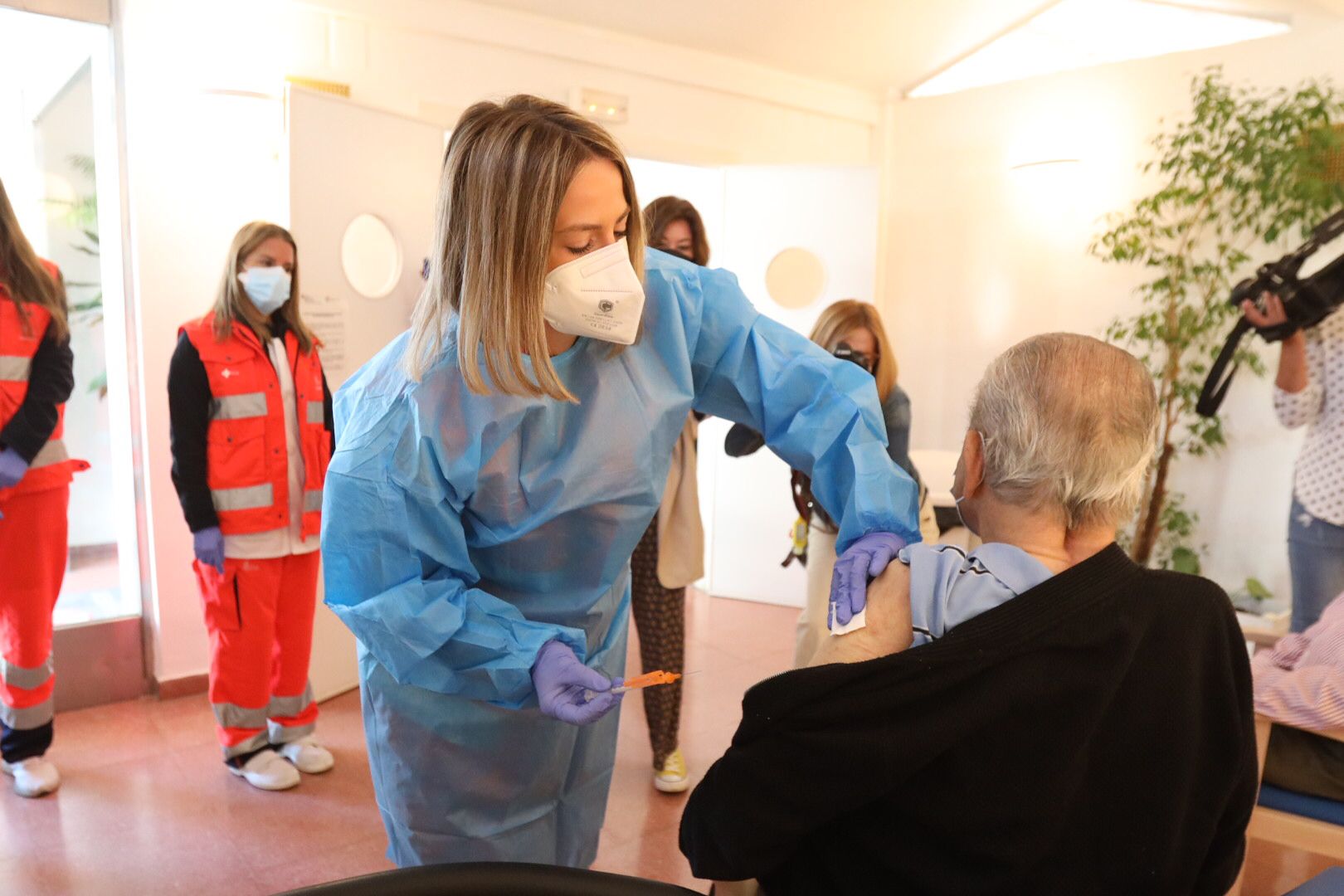Vacunación con la tercera dosis en la residencia San Juan de Sahagún de Salamanca 2
