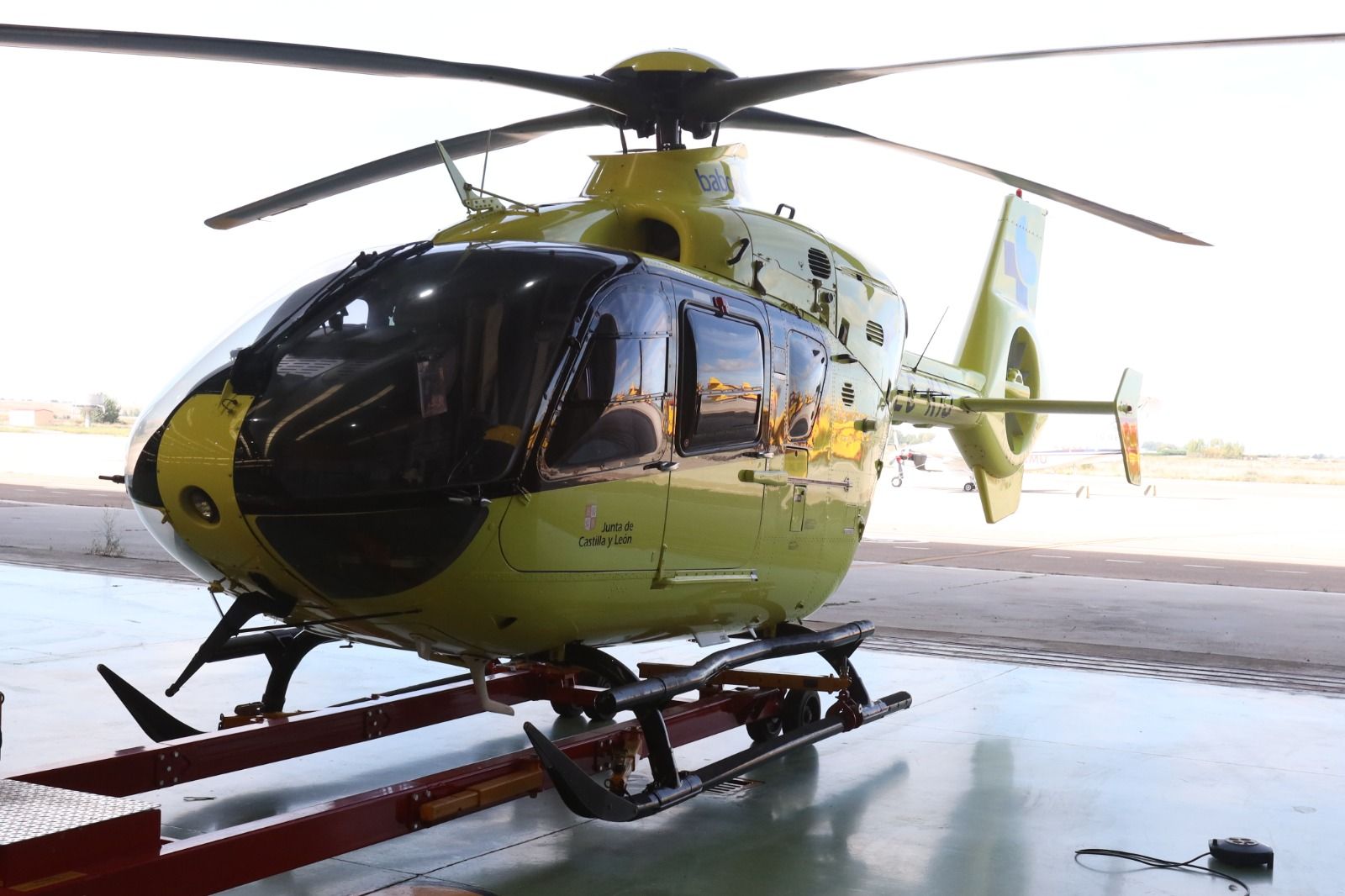 Helicóptero medicalizado del 112, aeropuerto de Matacán (41)