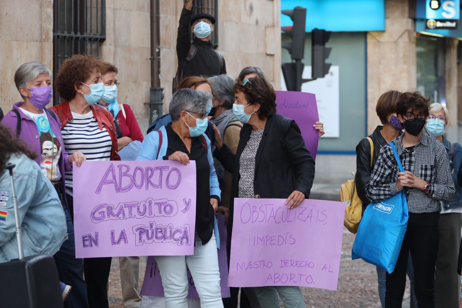 Concentración frente a la Gerencia de Salud en Salamanca para solicitar un aborto seguro en la provincia. (16)