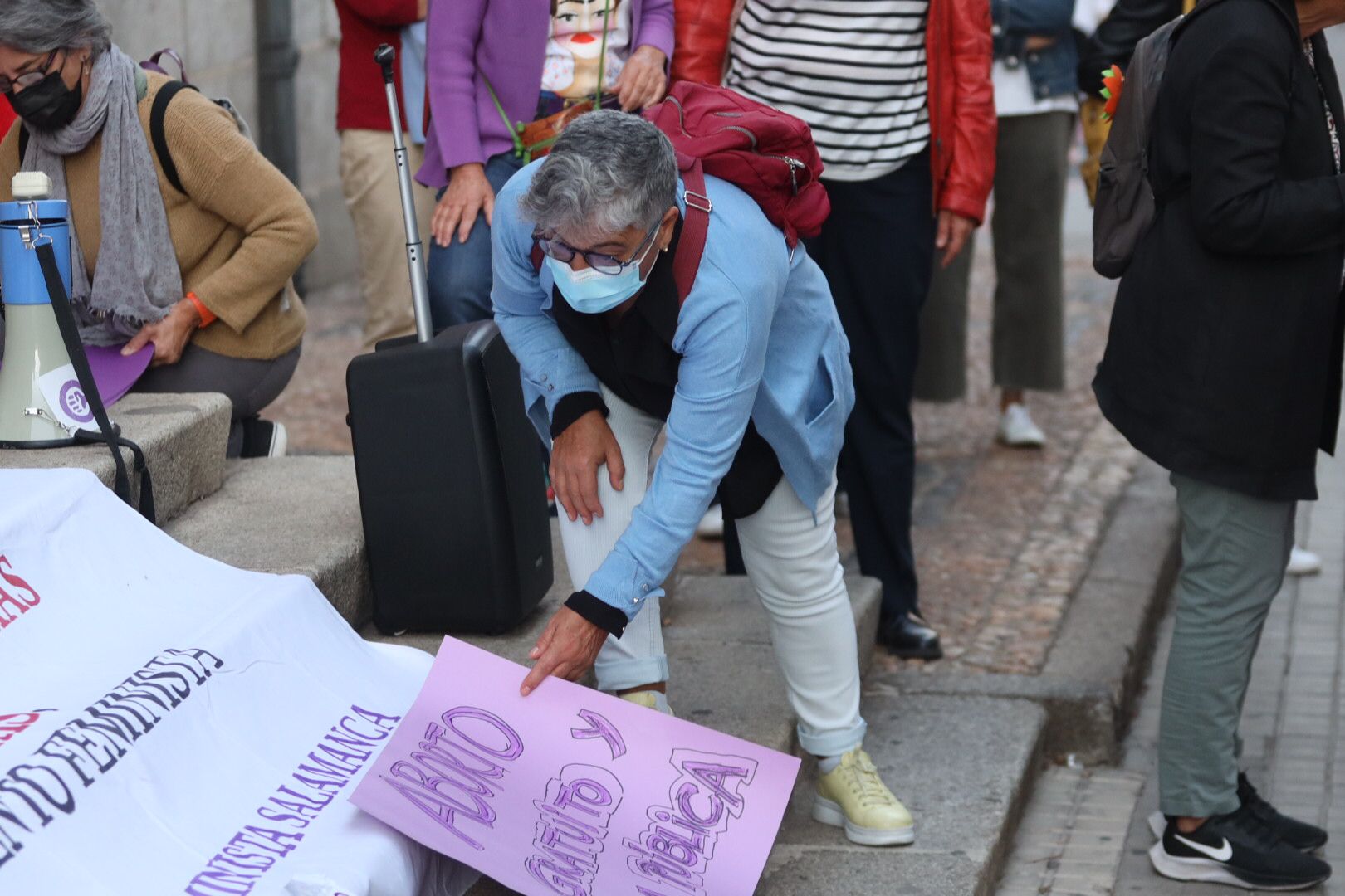 Concentración frente a la Gerencia de Salud en Salamanca para solicitar un aborto seguro en la provincia. (20)