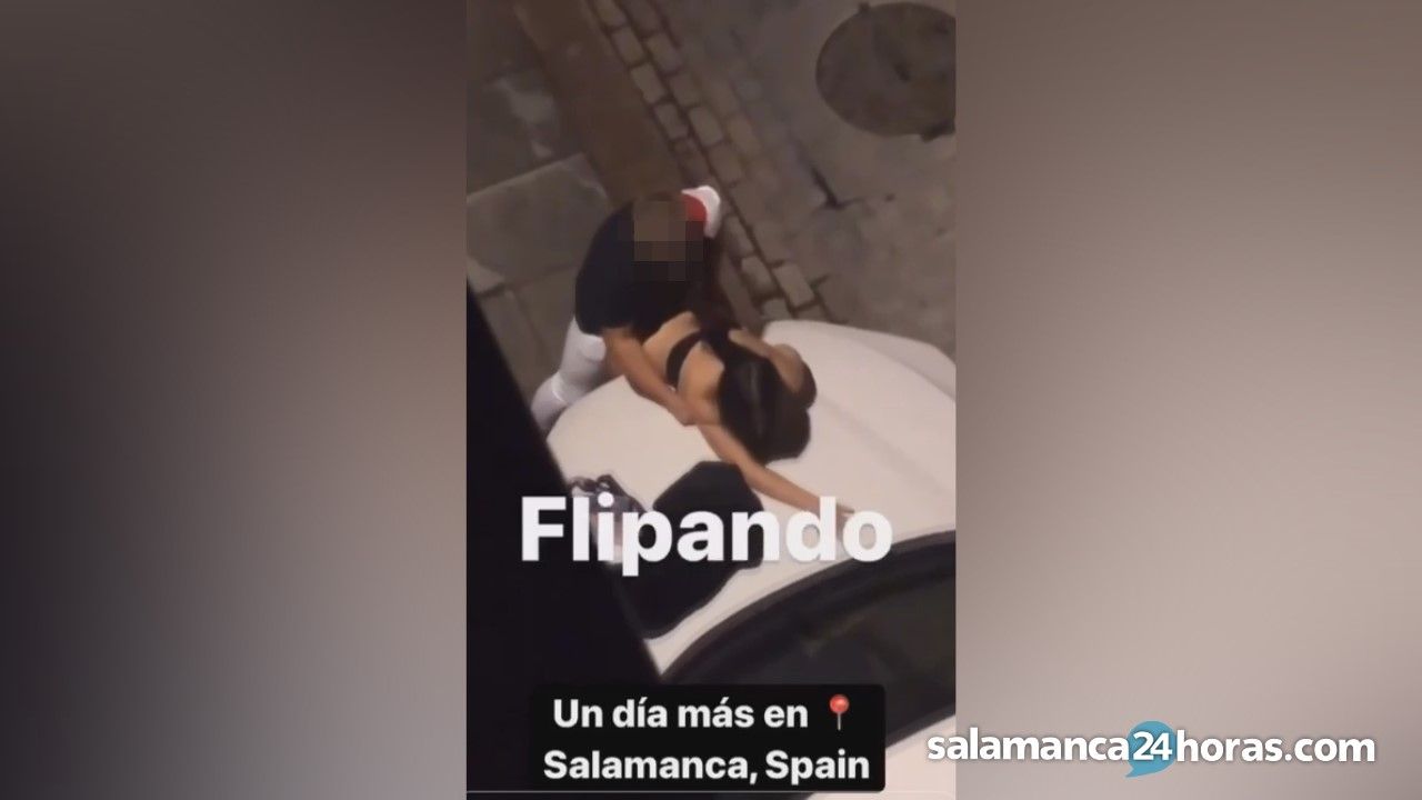 VÍDEO “Un día más en Salamanca” pillados manteniendo relaciones sexuales en el capó de un coche cuando aparece la... foto