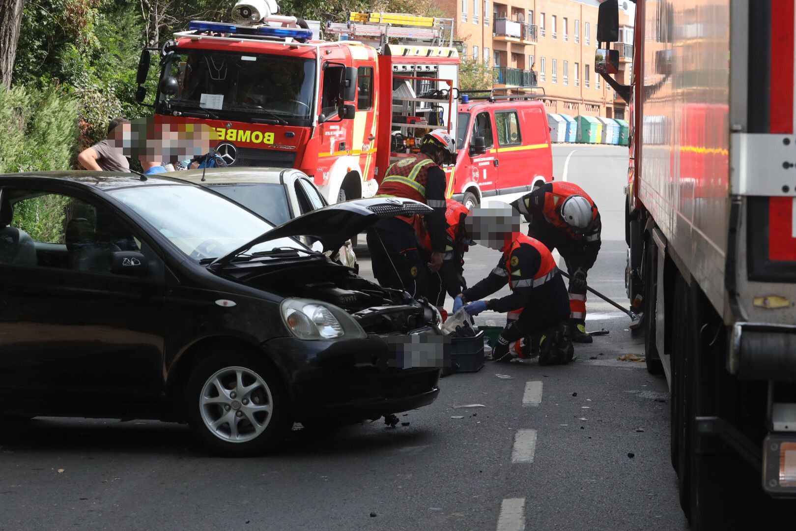 Accidente múltiple en la avenida Lasalle. Foto SALAMANCA24HORAS (5)
