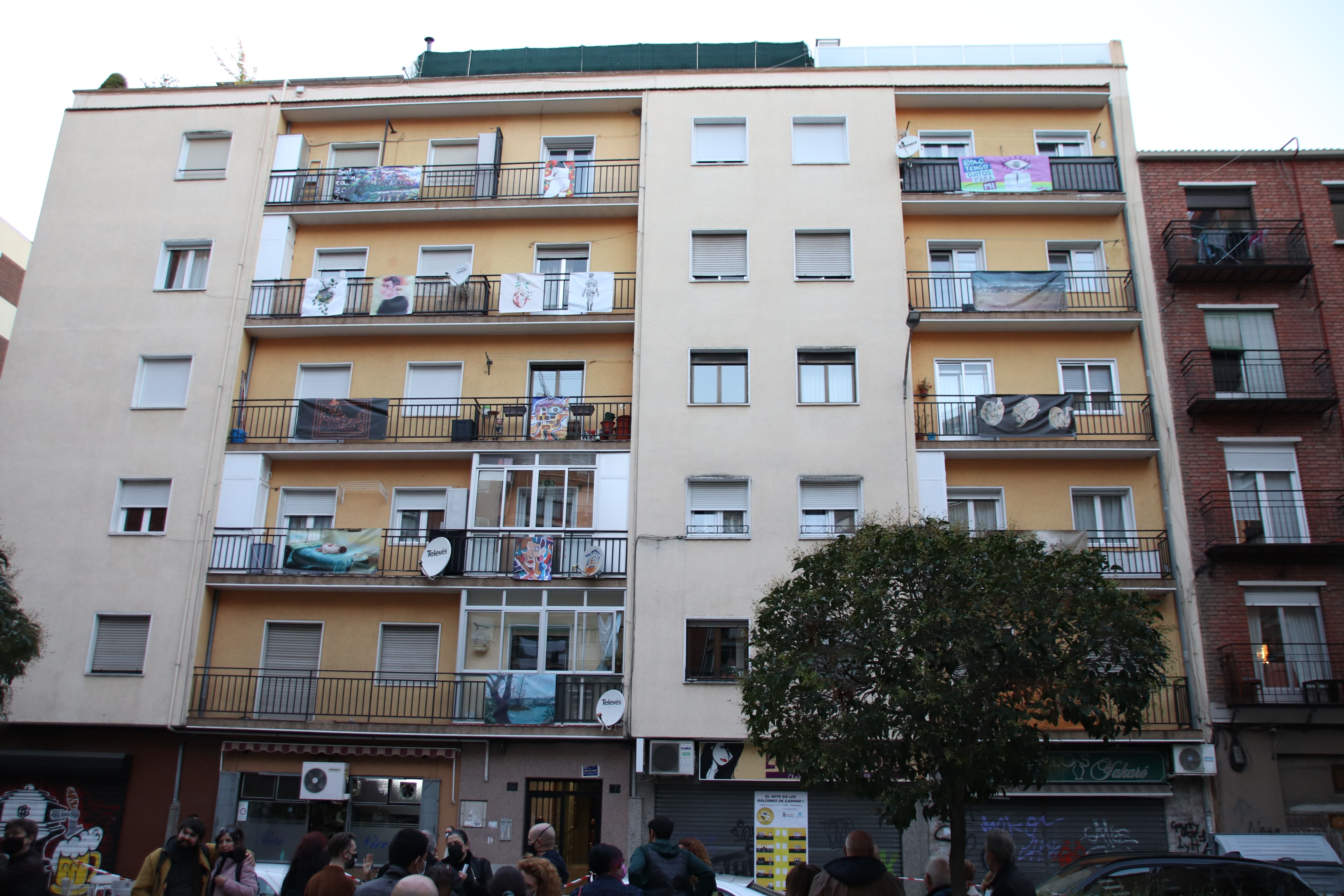 Exposición de arte en los balcones de Garrido