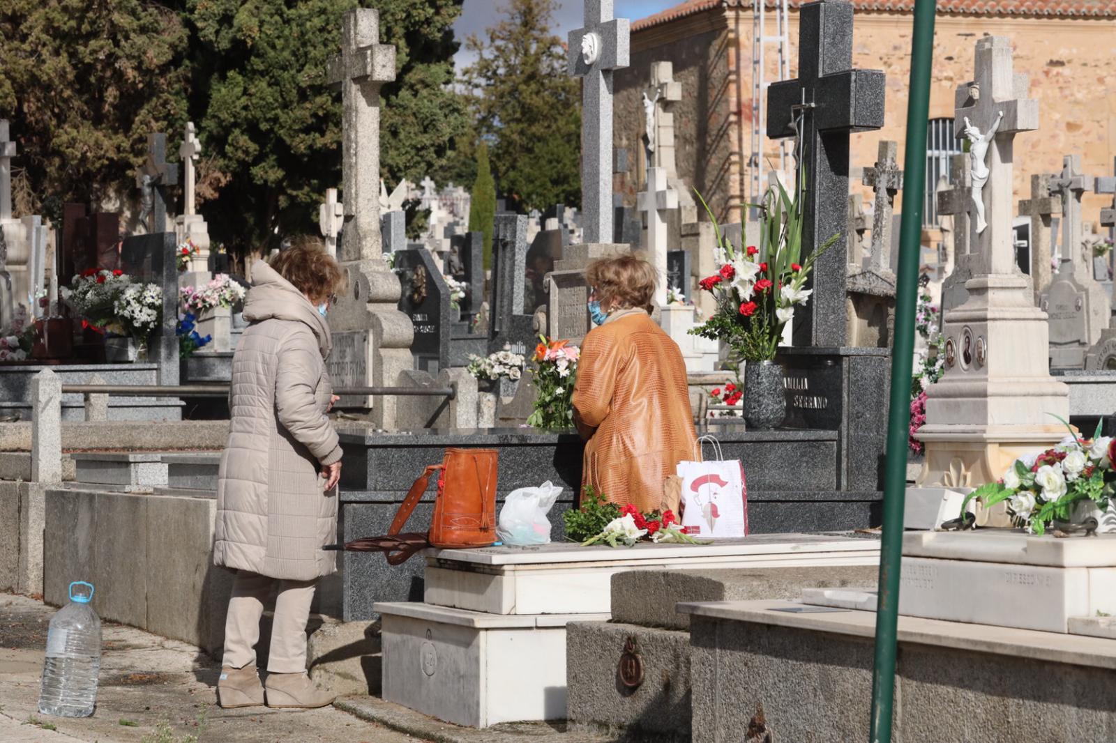 Fiesta de Todos Los Santos 2021 en el cementerio San Carlos Borromeo de Salamanca (6)