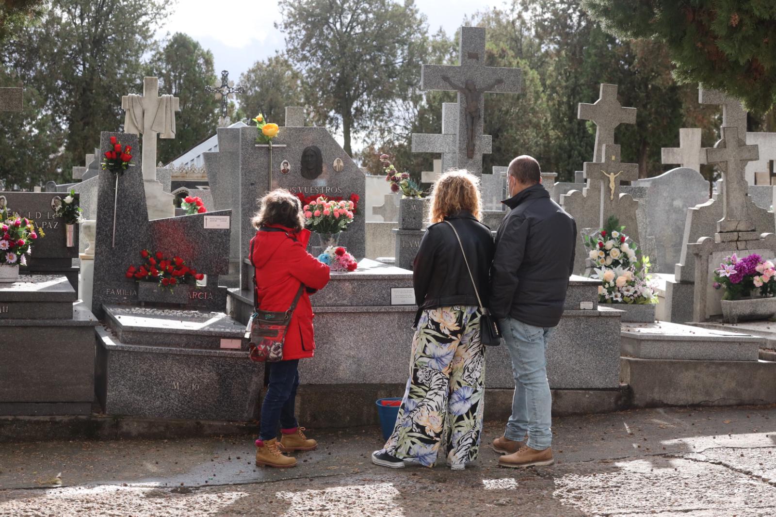 Fiesta de Todos Los Santos 2021 en el cementerio San Carlos Borromeo de Salamanca (15)