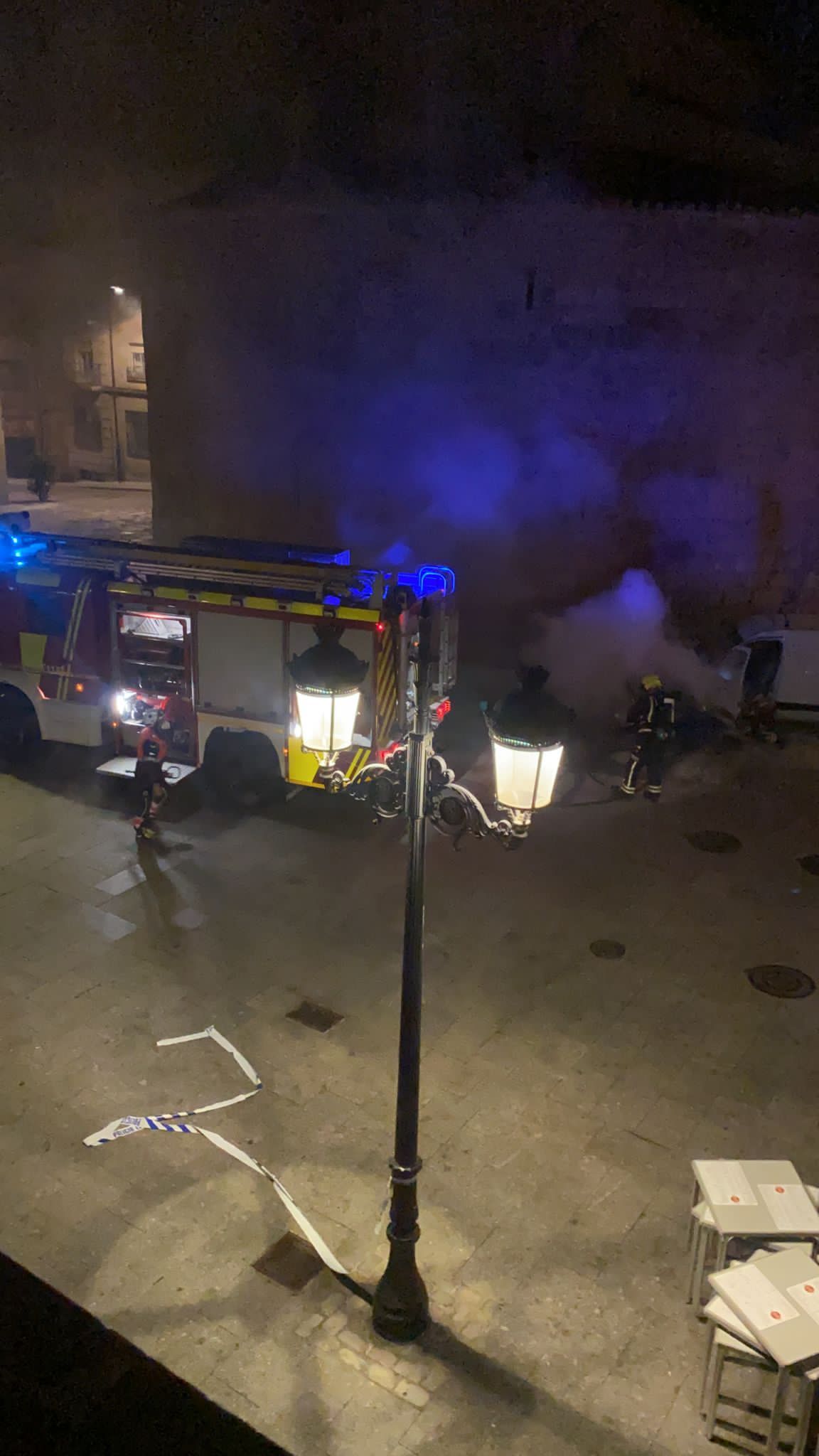 Furgoneta incendiada en Puerta Zamora (5)