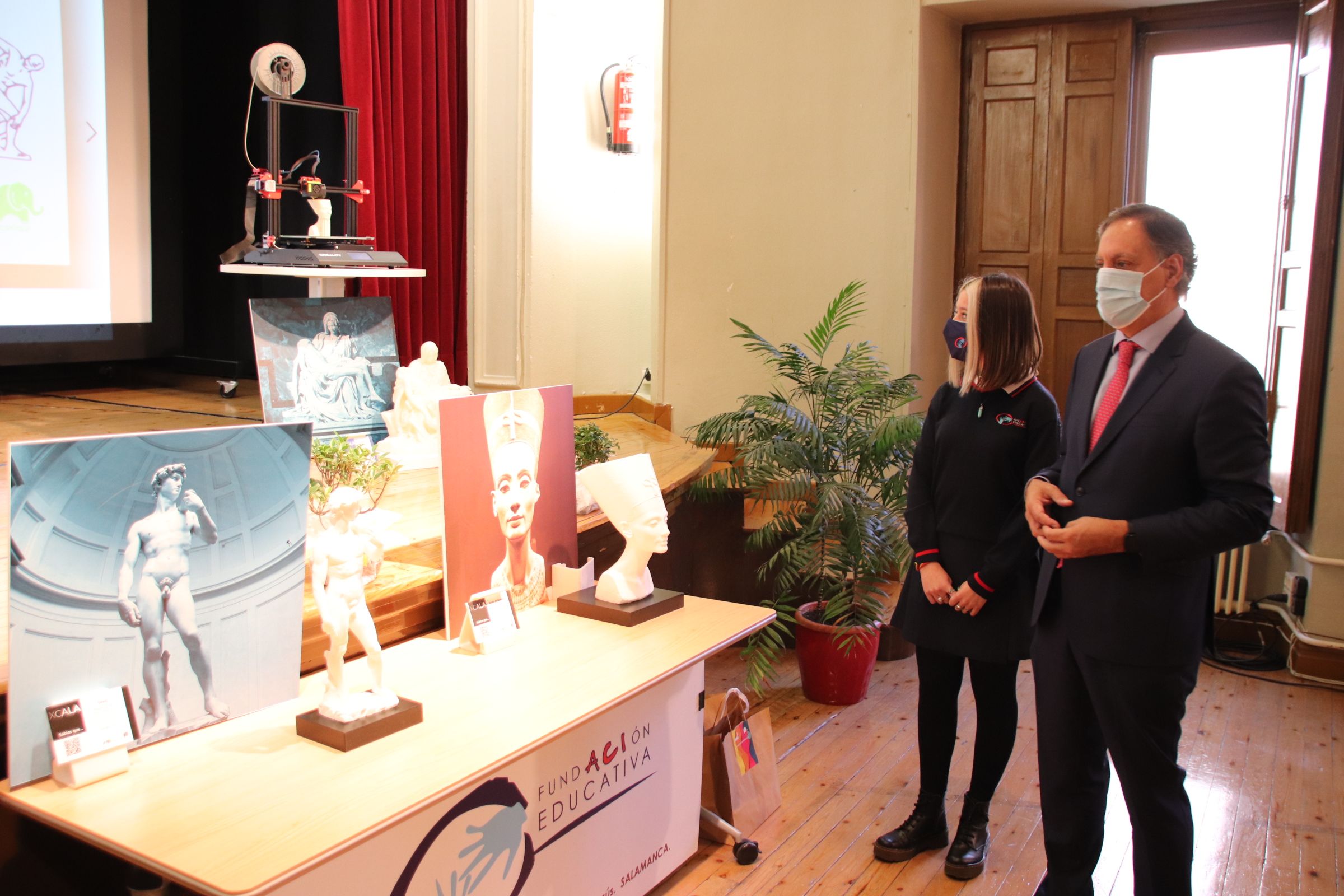 El alcalde de Salamanca, Carlos García Carbayo, participa en la presentación del proyecto ‘X-clavas en 3D’