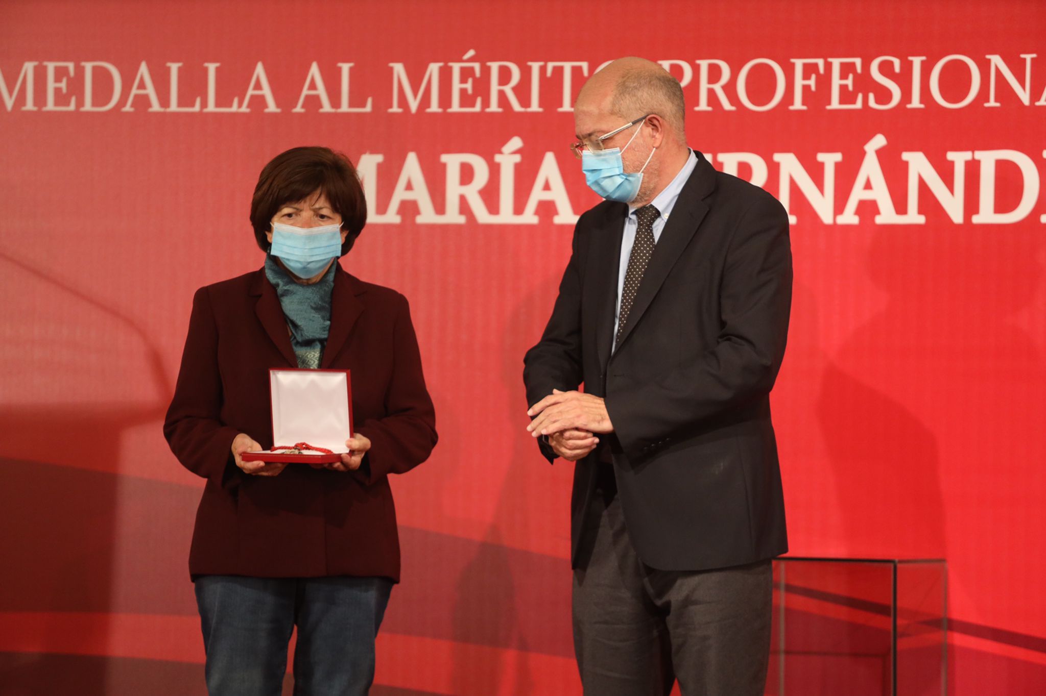 Entrega de la Medalla al Mérito Profesional a la cooperante María Hernández Matas (6)