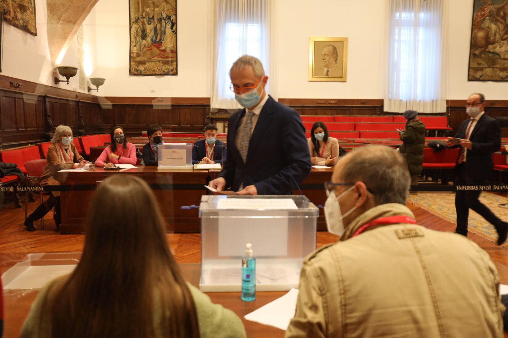 Ricardo Rivero votando 