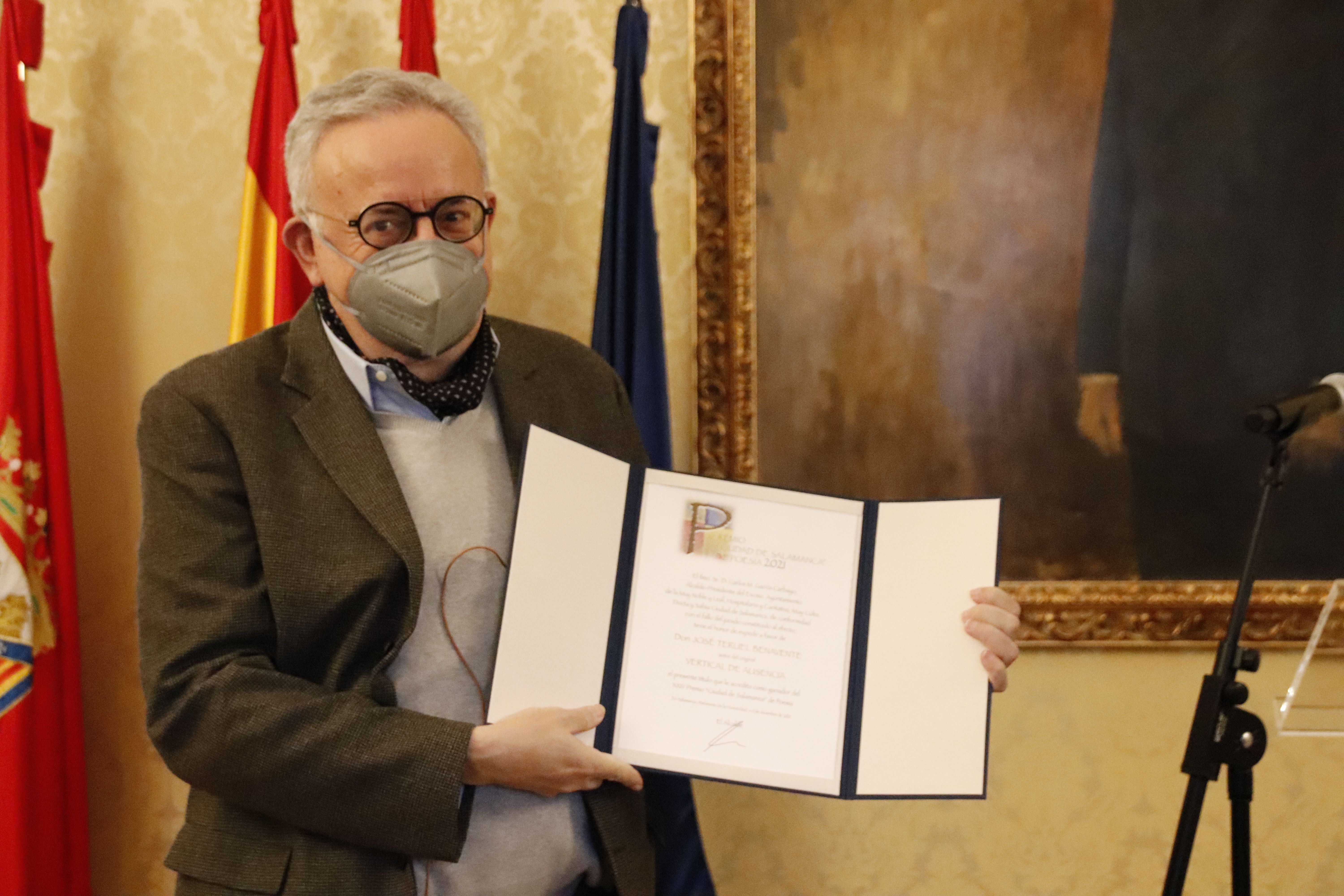 El alcalde, entrega los Premios Ciudad de Salamanca de Novela y Poesía, edición anterior