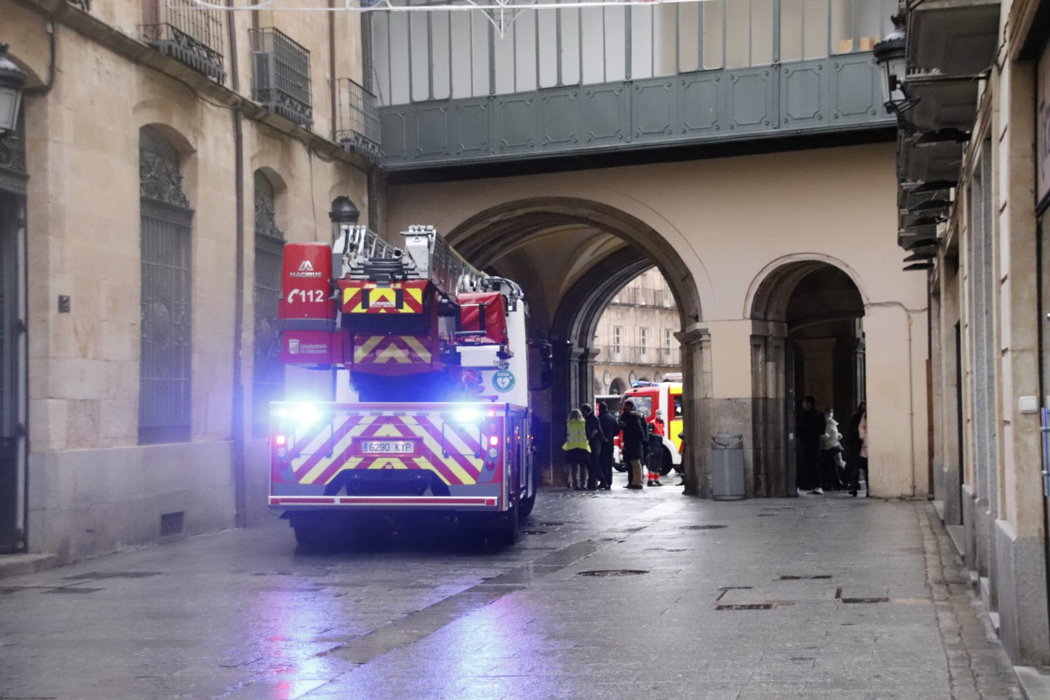 La alarma de incendios desaloja al Ayuntamiento de Salamanca (1)