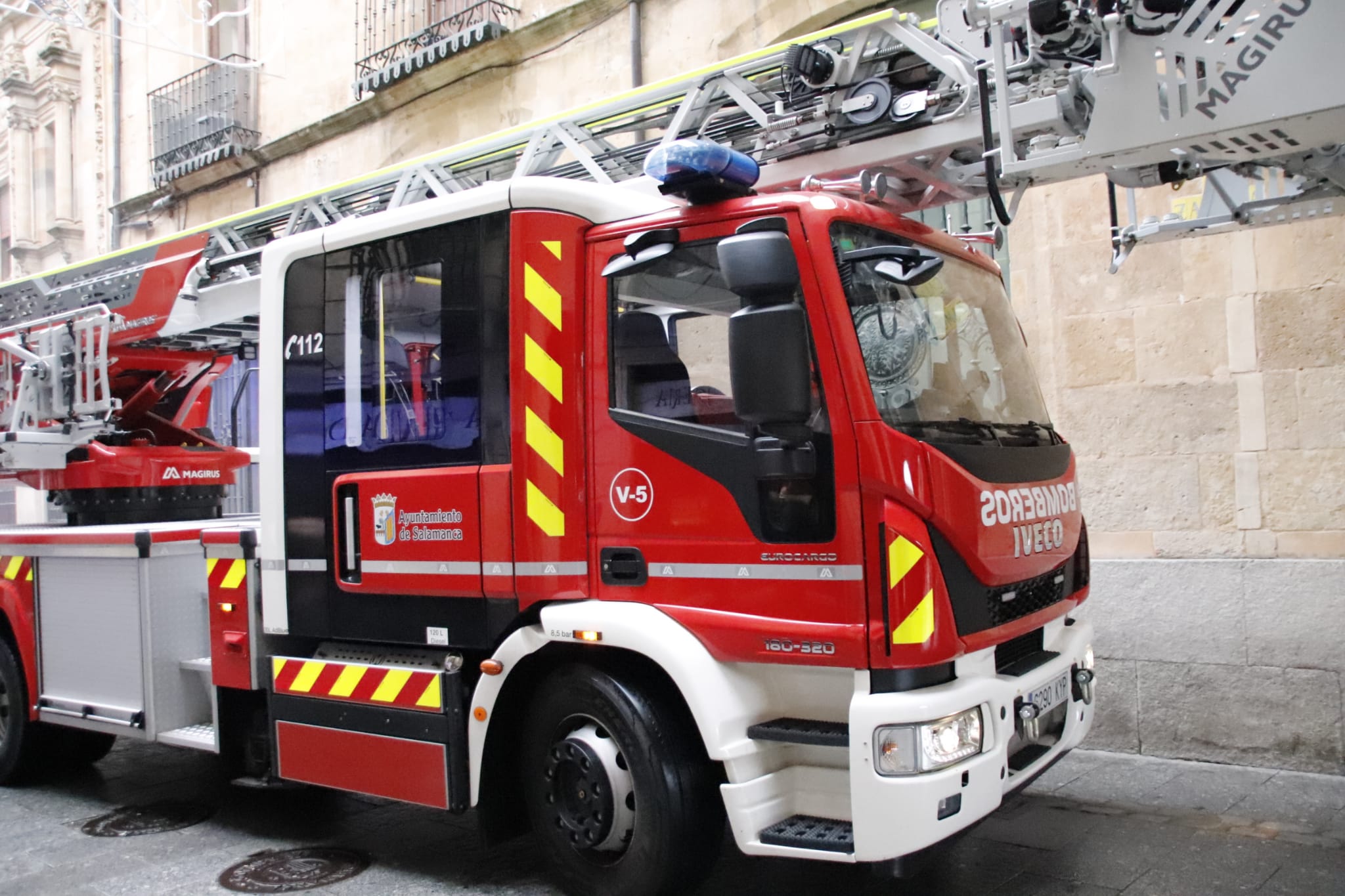 La alarma de incendios desaloja al Ayuntamiento de Salamanca (2)