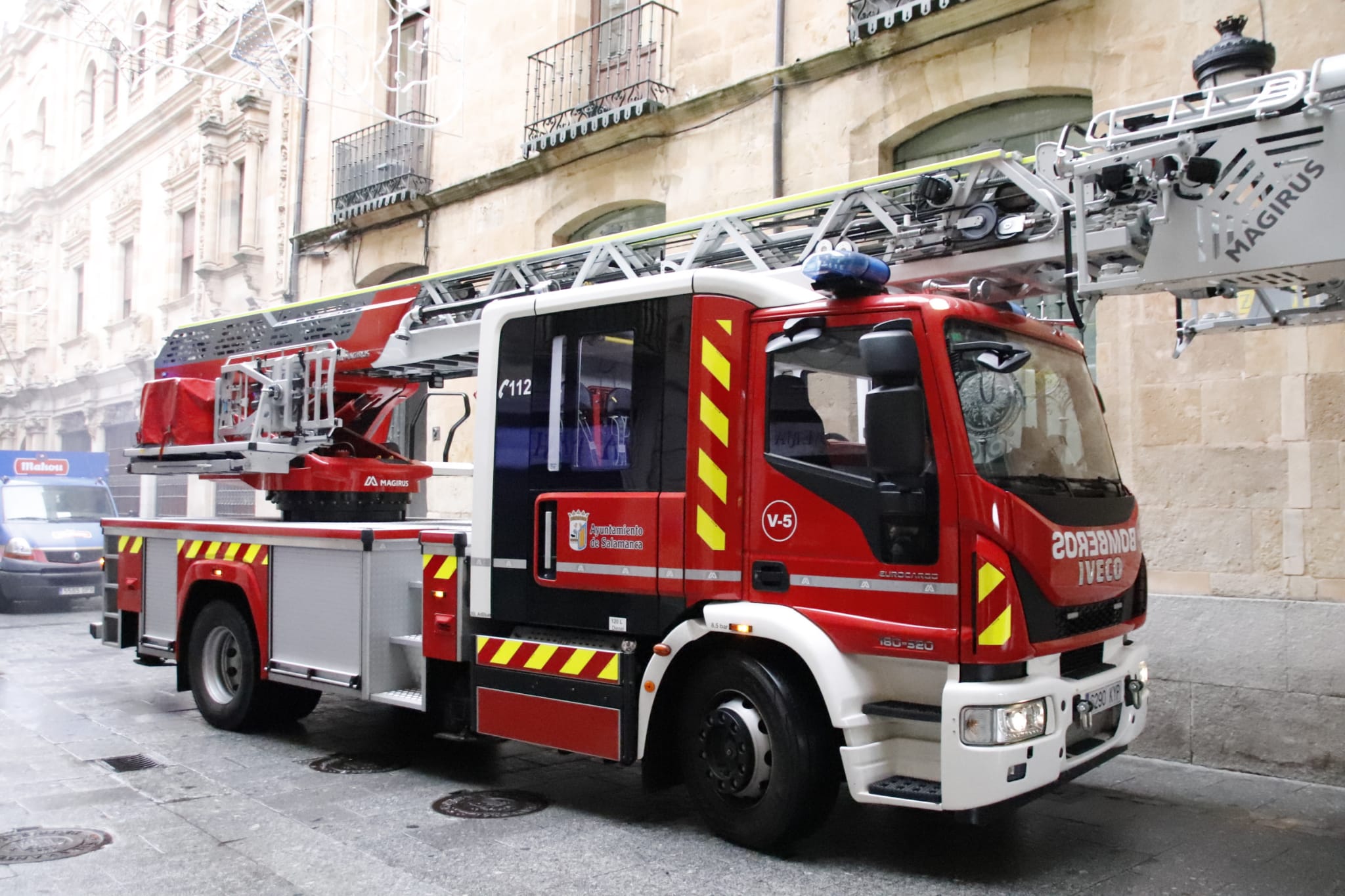 La alarma de incendios desaloja al Ayuntamiento de Salamanca (3)
