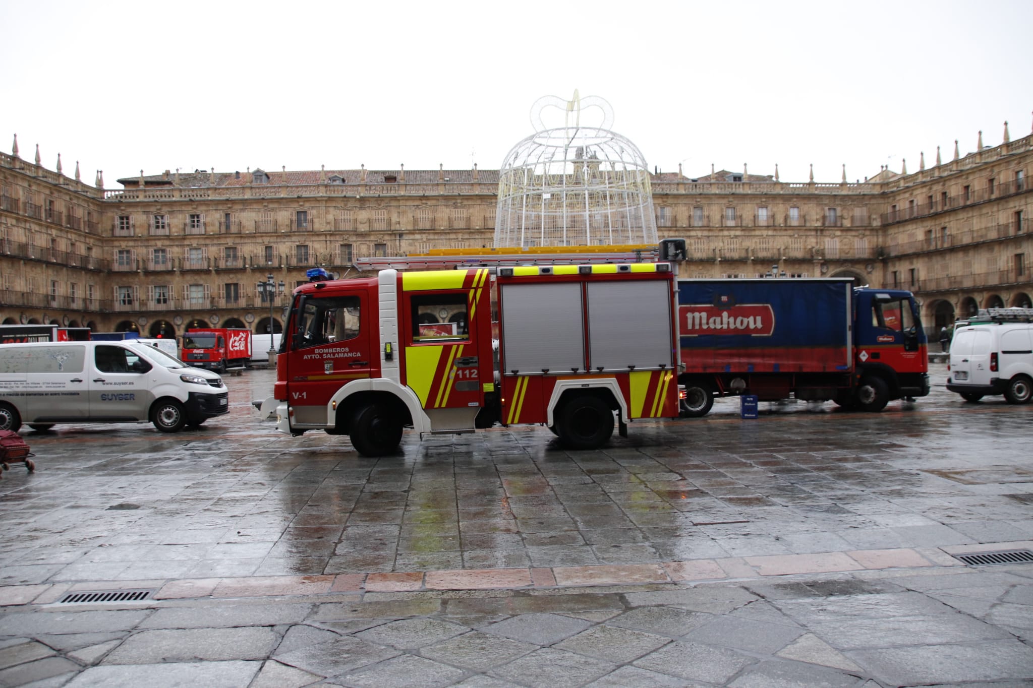 La alarma de incendios desaloja al Ayuntamiento de Salamanca (7)