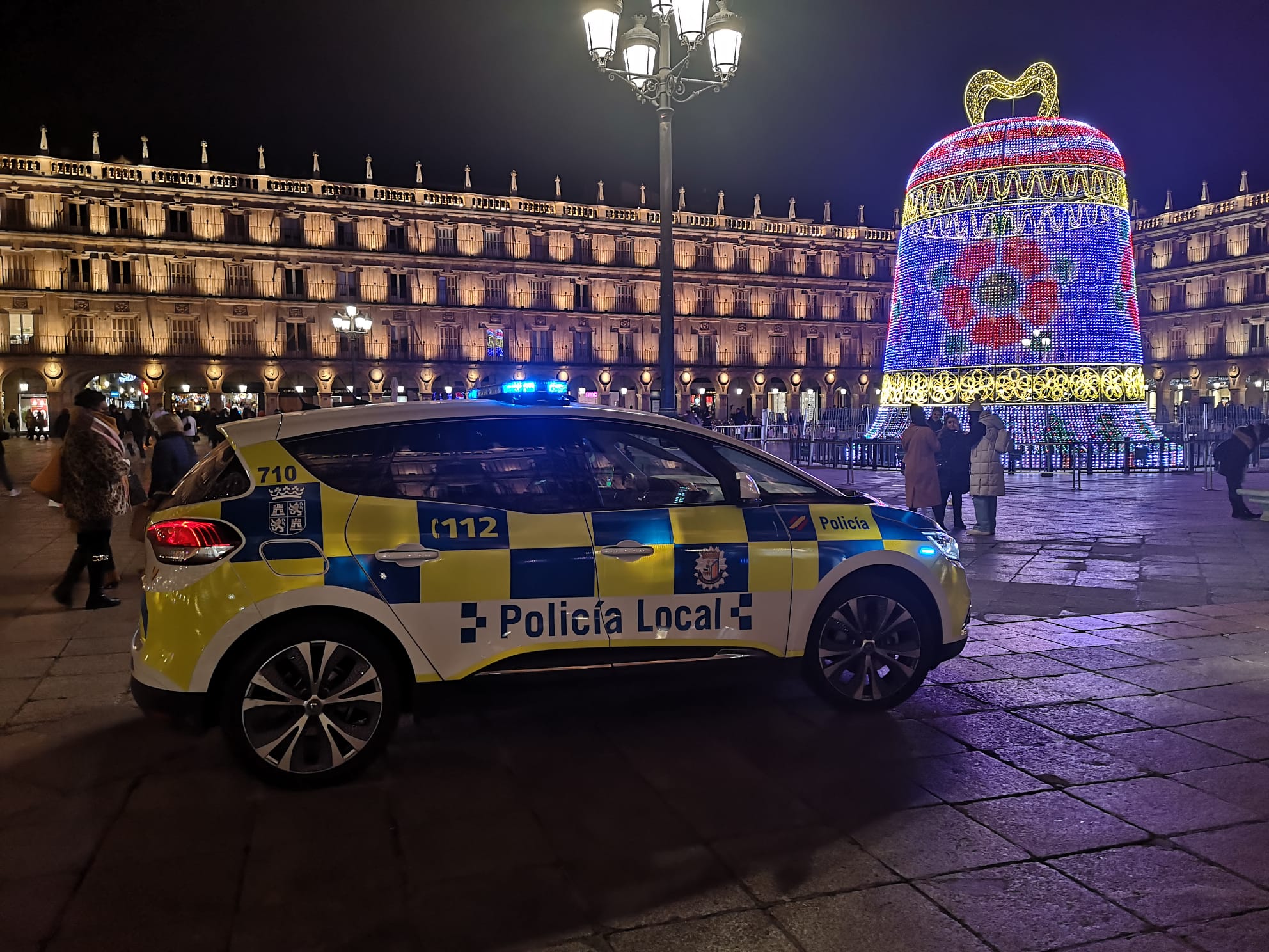 Un coche de la Policía Local en la Plaza Mayor | Foto: S24H
