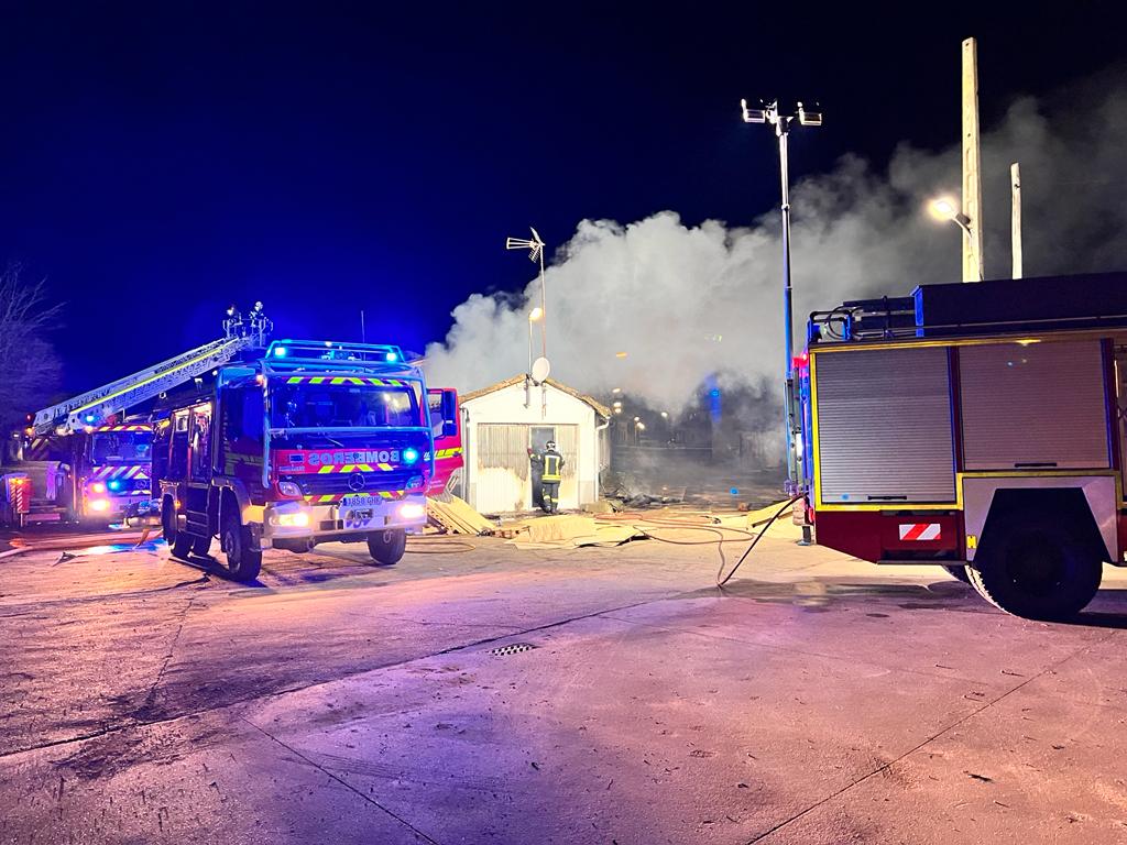 Incendio de una vivienda y una cochera en Palencia de Negrilla
