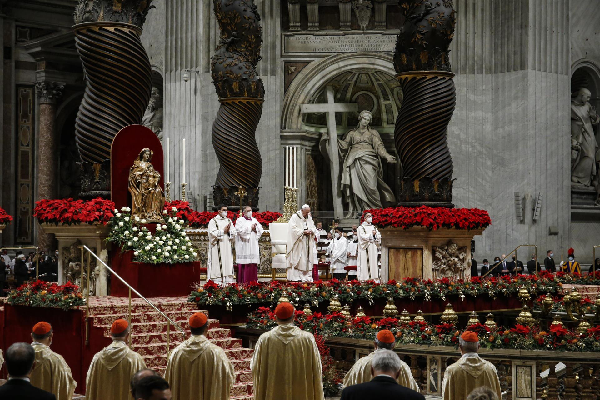 El Papa pide dignidad laboral en la misa del Gallo: "¡No más muertes en