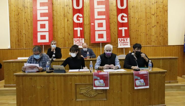 El secretario general del PSOE de Salamanca David Serrada con la dirección de UGT