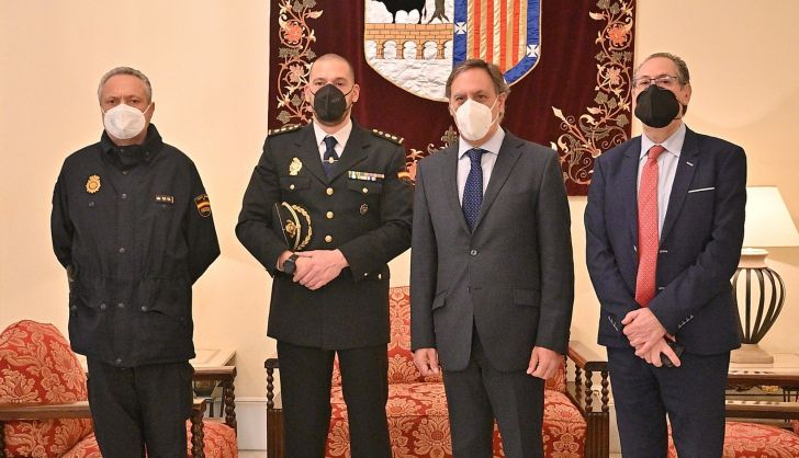 Despedida del comisario de Salamanca, Luis Esteban, en el Ayuntamiento de Salamanca