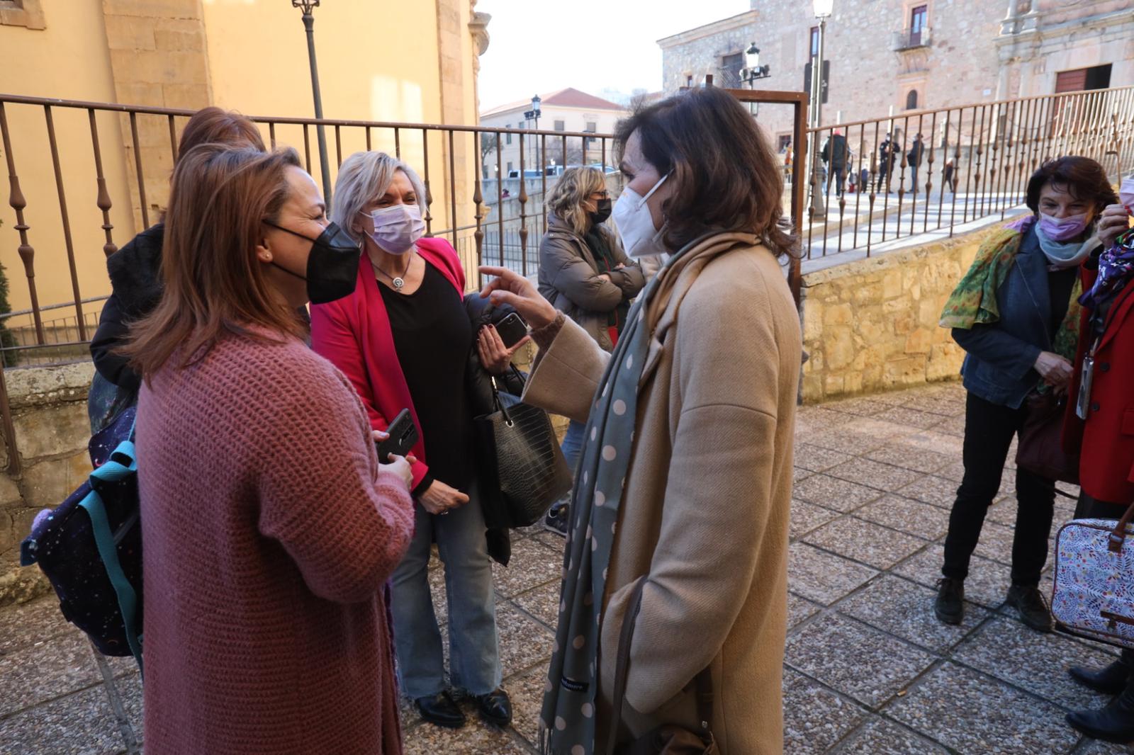 Carmen Calvo visita la la sede del PSOE de Salamanca 