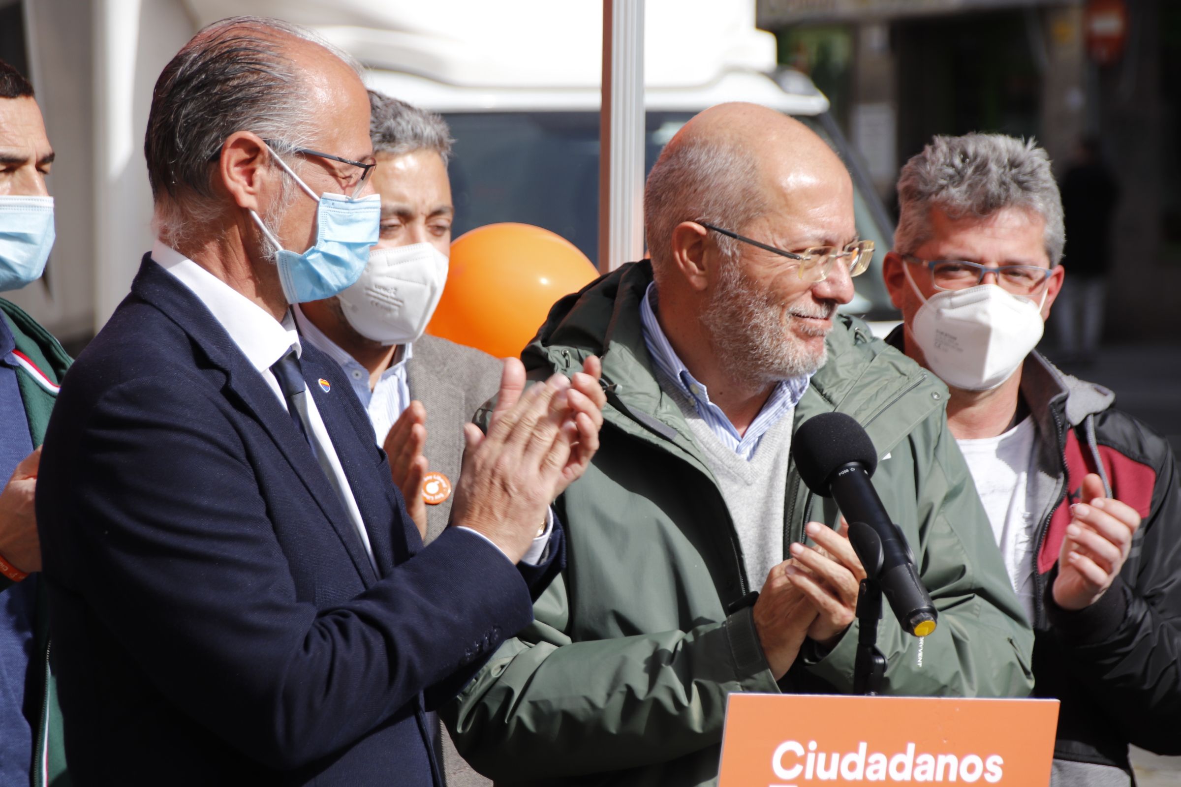 Francisco Igea y Luis Fuentes, atienden a los medios de comunicación en la carpa de Ciudadanos 