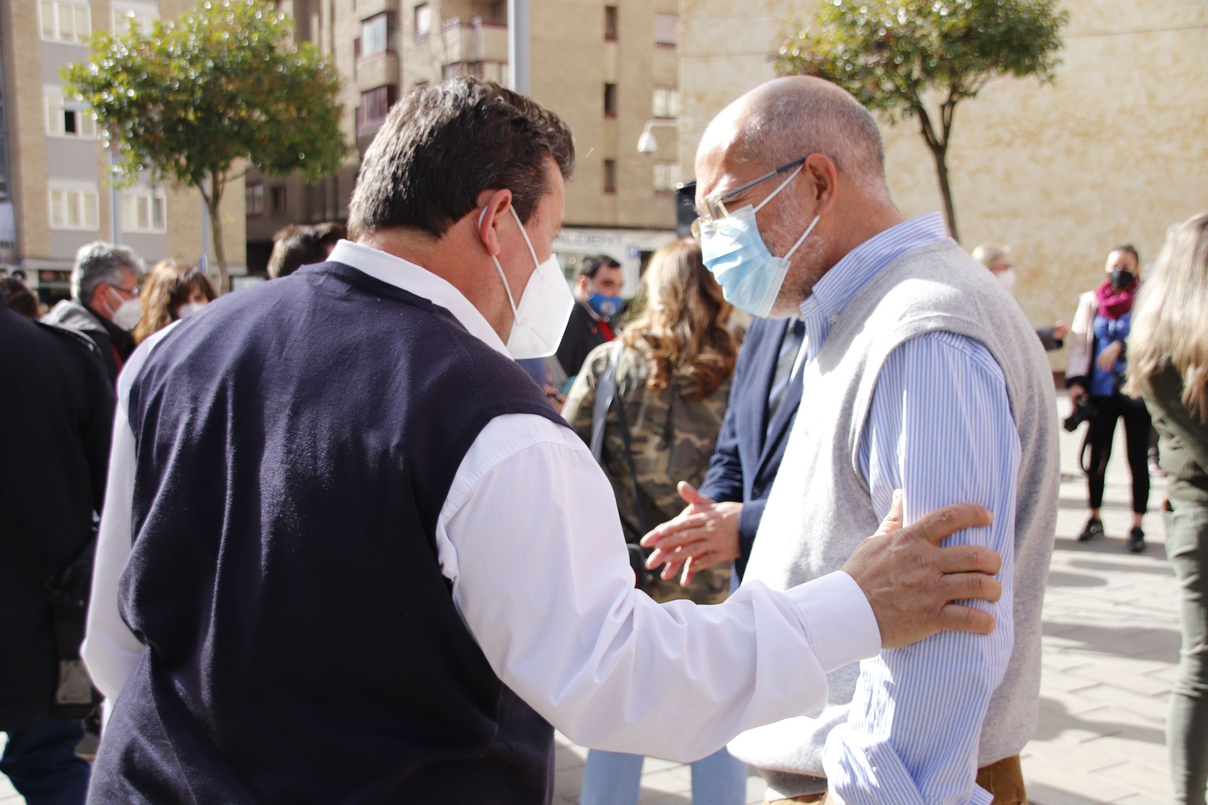 Francisco Igea y Luis Fuentes, atienden a los medios de comunicación en la carpa de Ciudadanos 