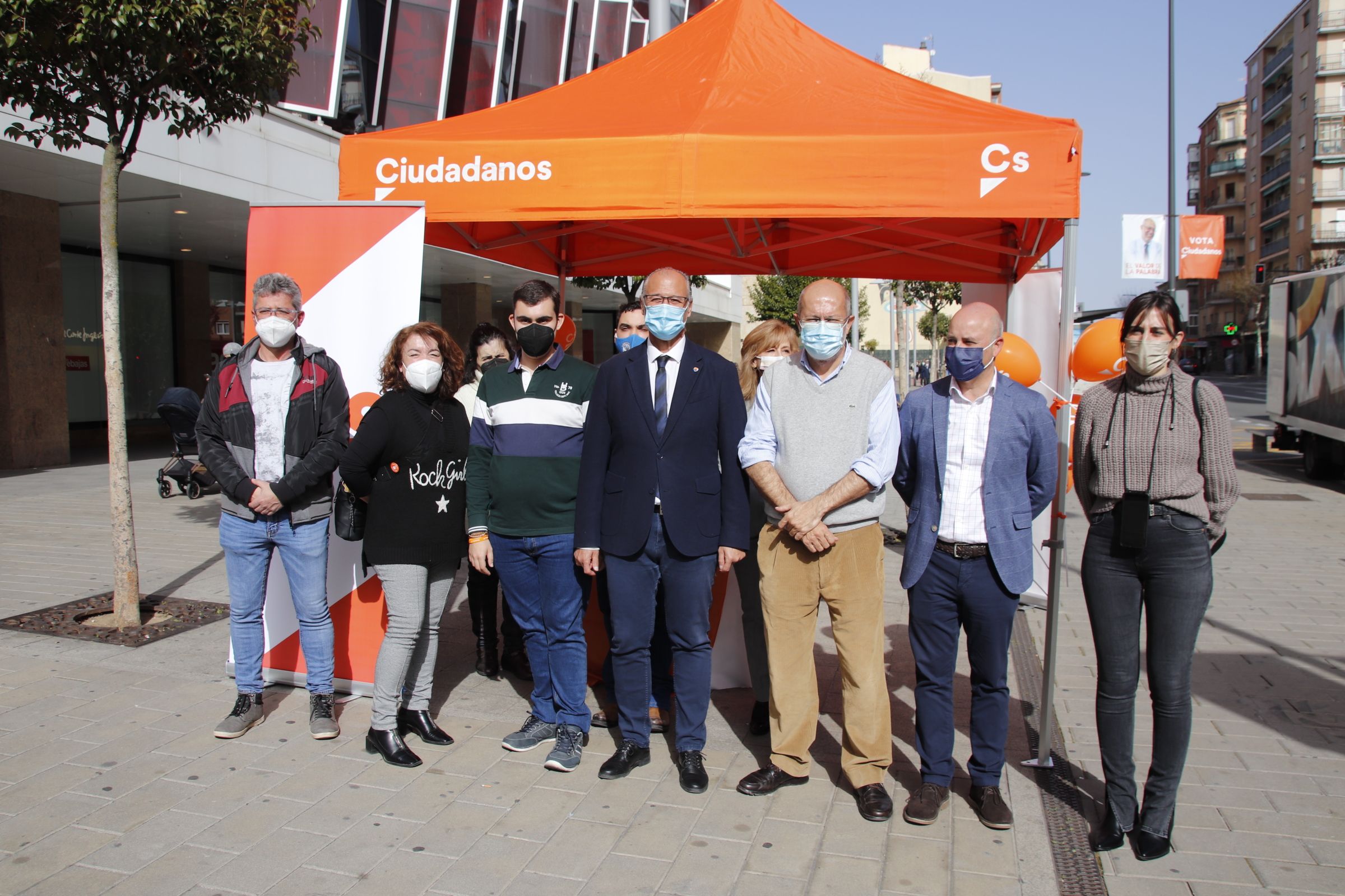 Francisco Igea y Luis Fuentes, atienden a los medios de comunicación en la carpa de Ciudadanos 