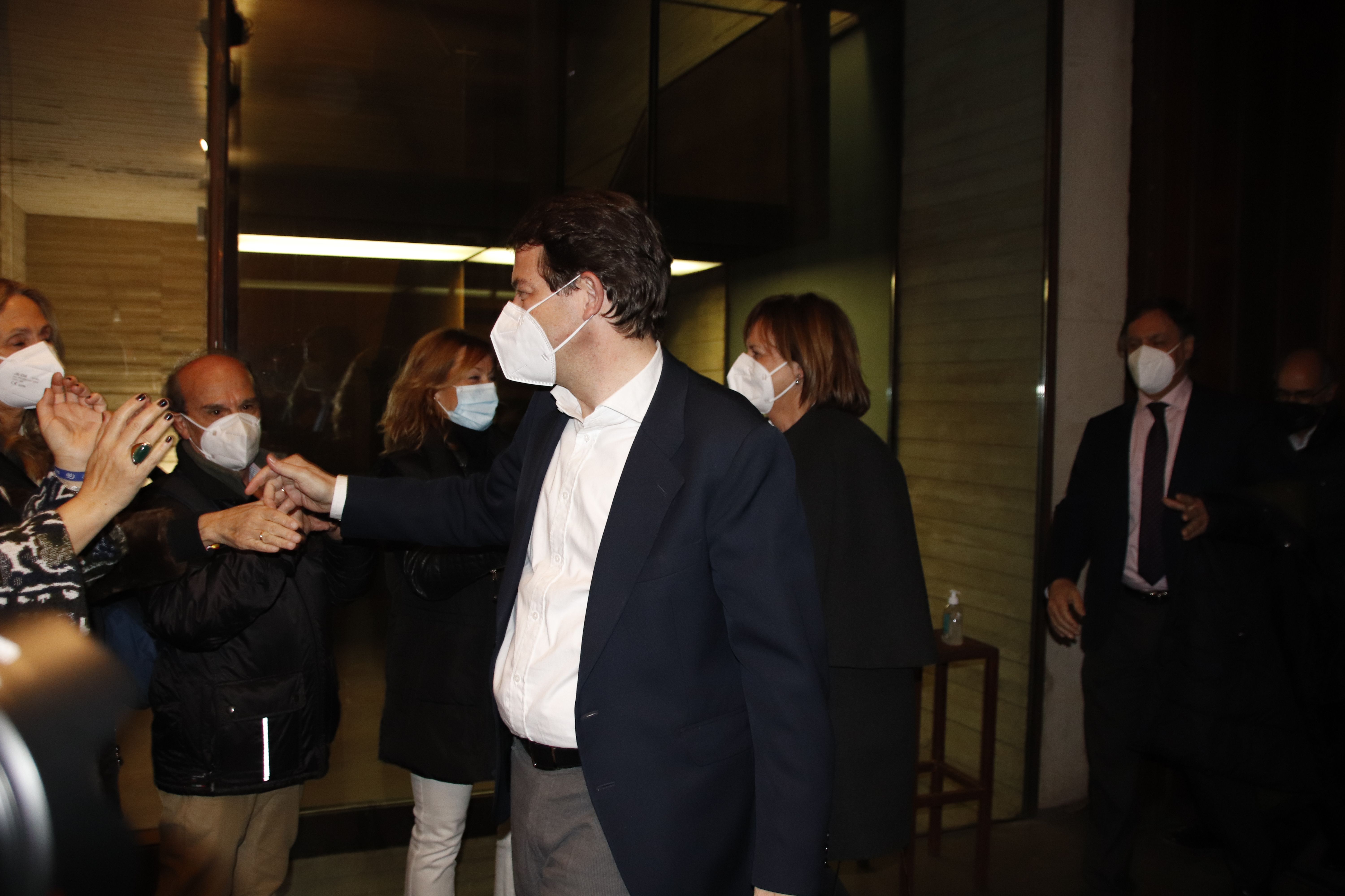 Alfonso Fernández Mañueco, clausura un acto de cierre de la campaña electoral en Salamanca | Fotos: Andrea M