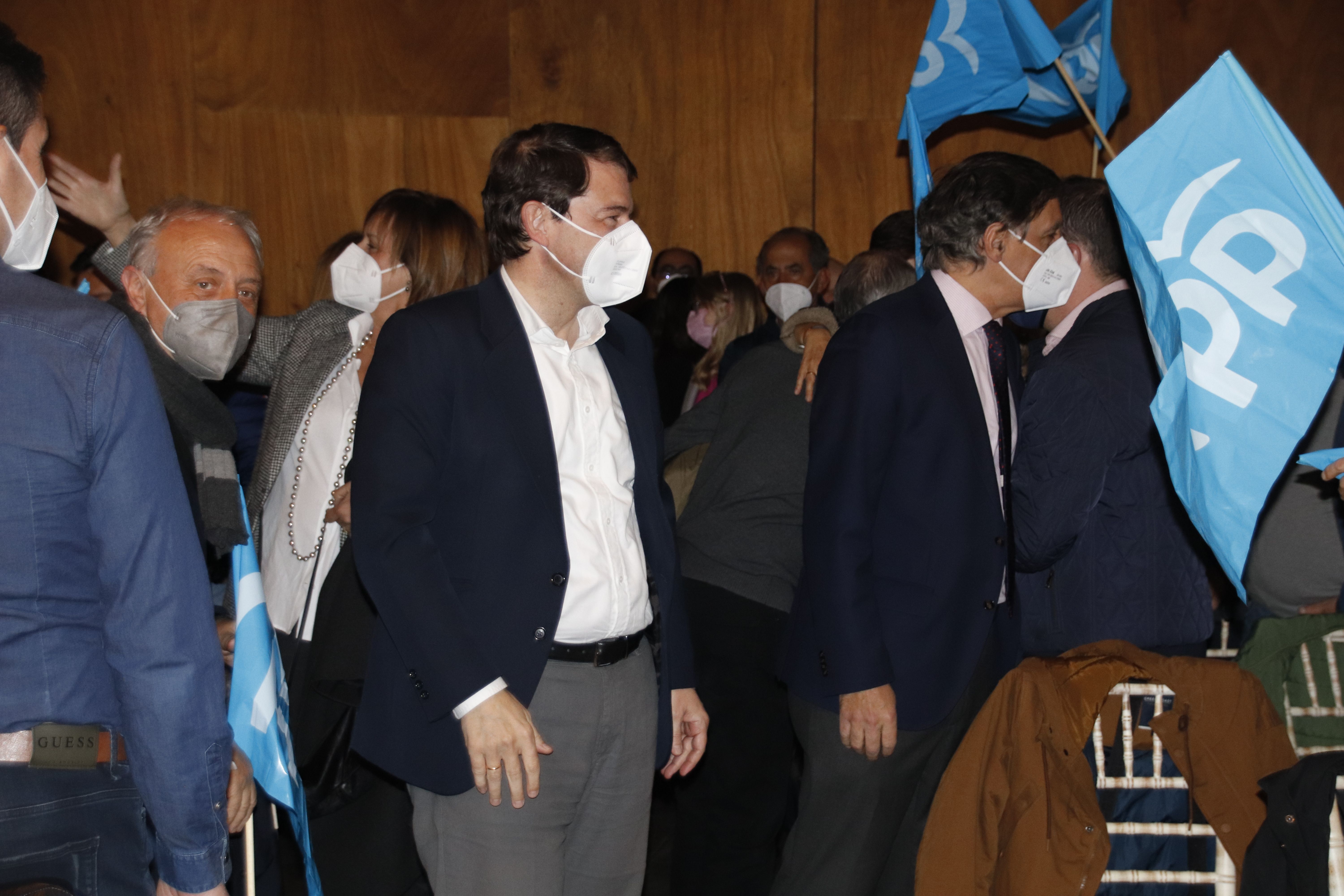 Alfonso Fernández Mañueco, clausura un acto de cierre de la campaña electoral en Salamanca | Fotos: Andrea M